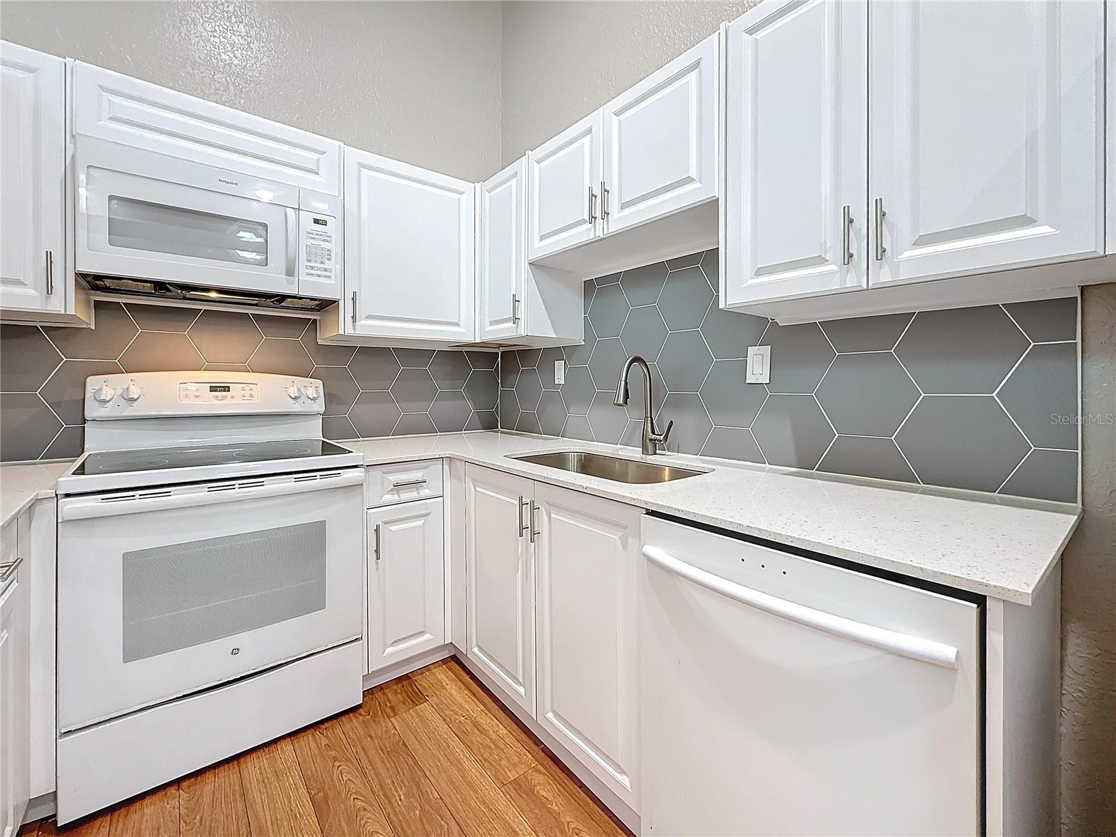 Image 9 of 49 For 6350 92nd Place N 2206