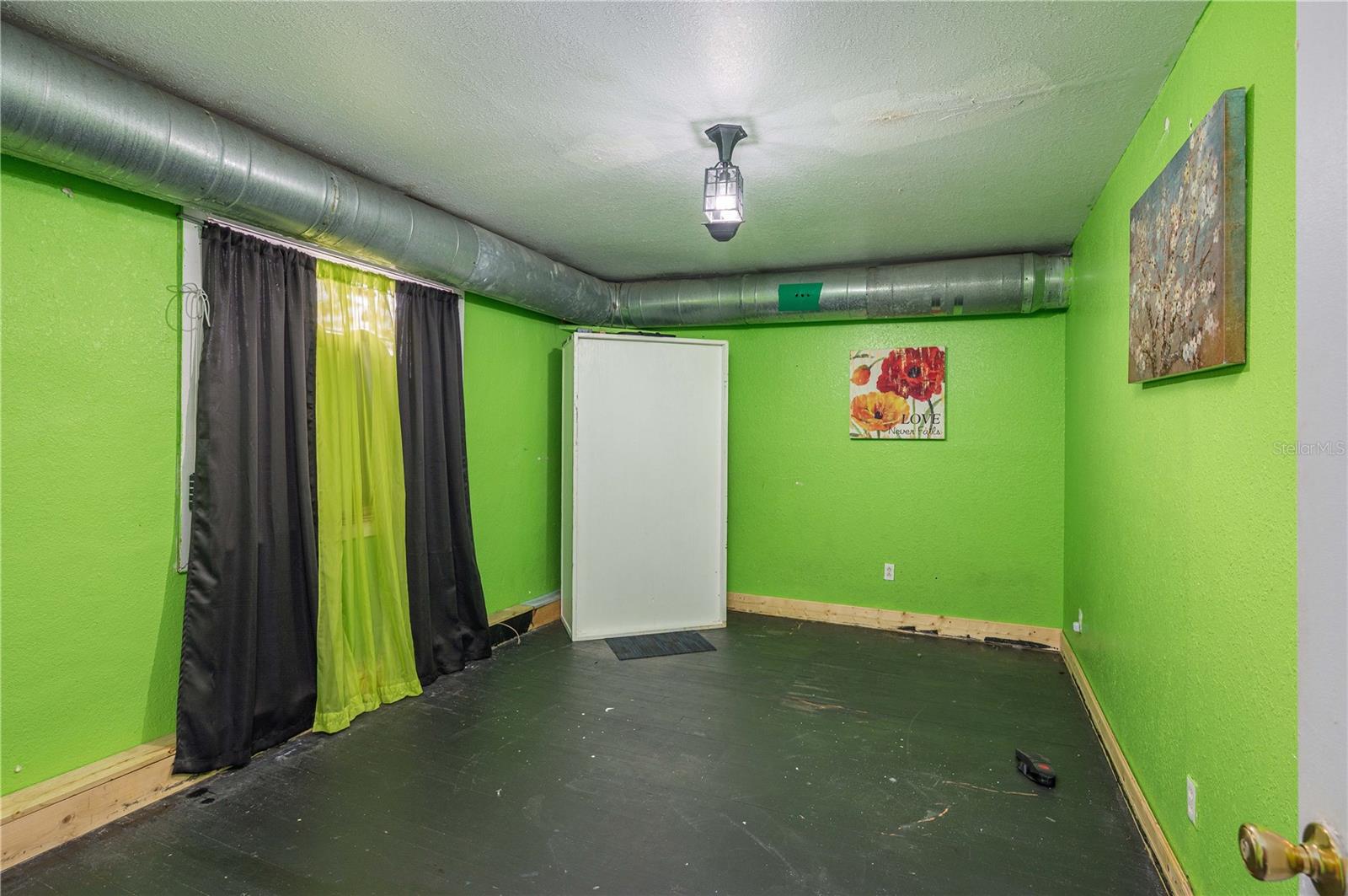 Listing photo id 26 for 322 Scenic Highway