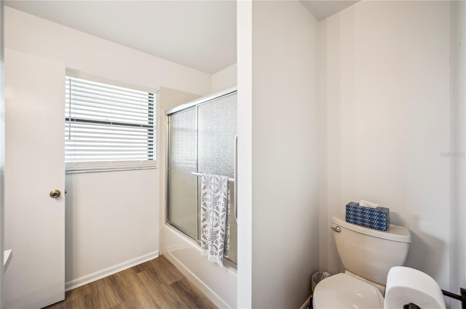 Image 16 of 37 For 1608 Colonnades Circle N
