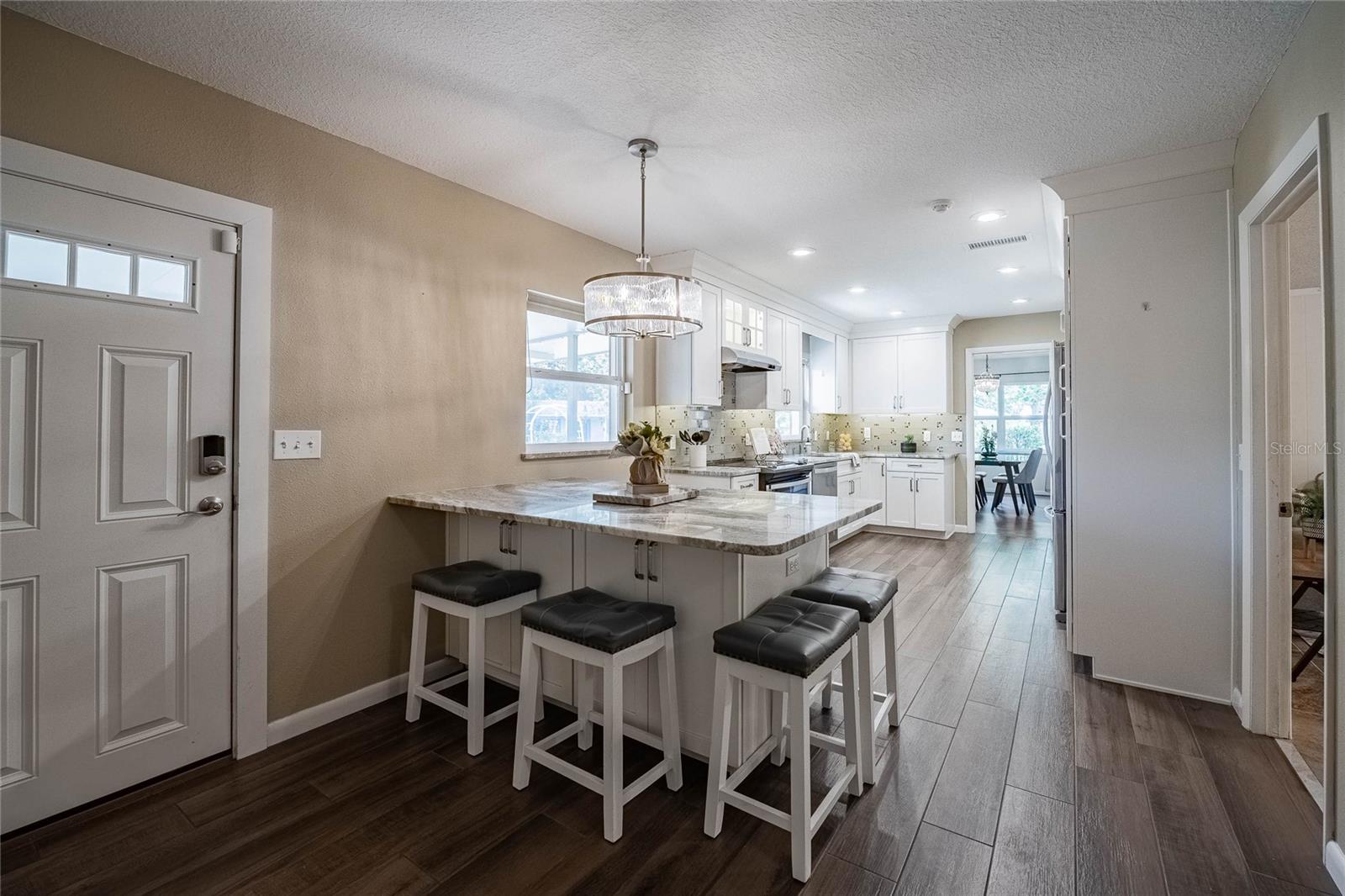 Image 16 of 52 For 4006 Glen Garry Road W