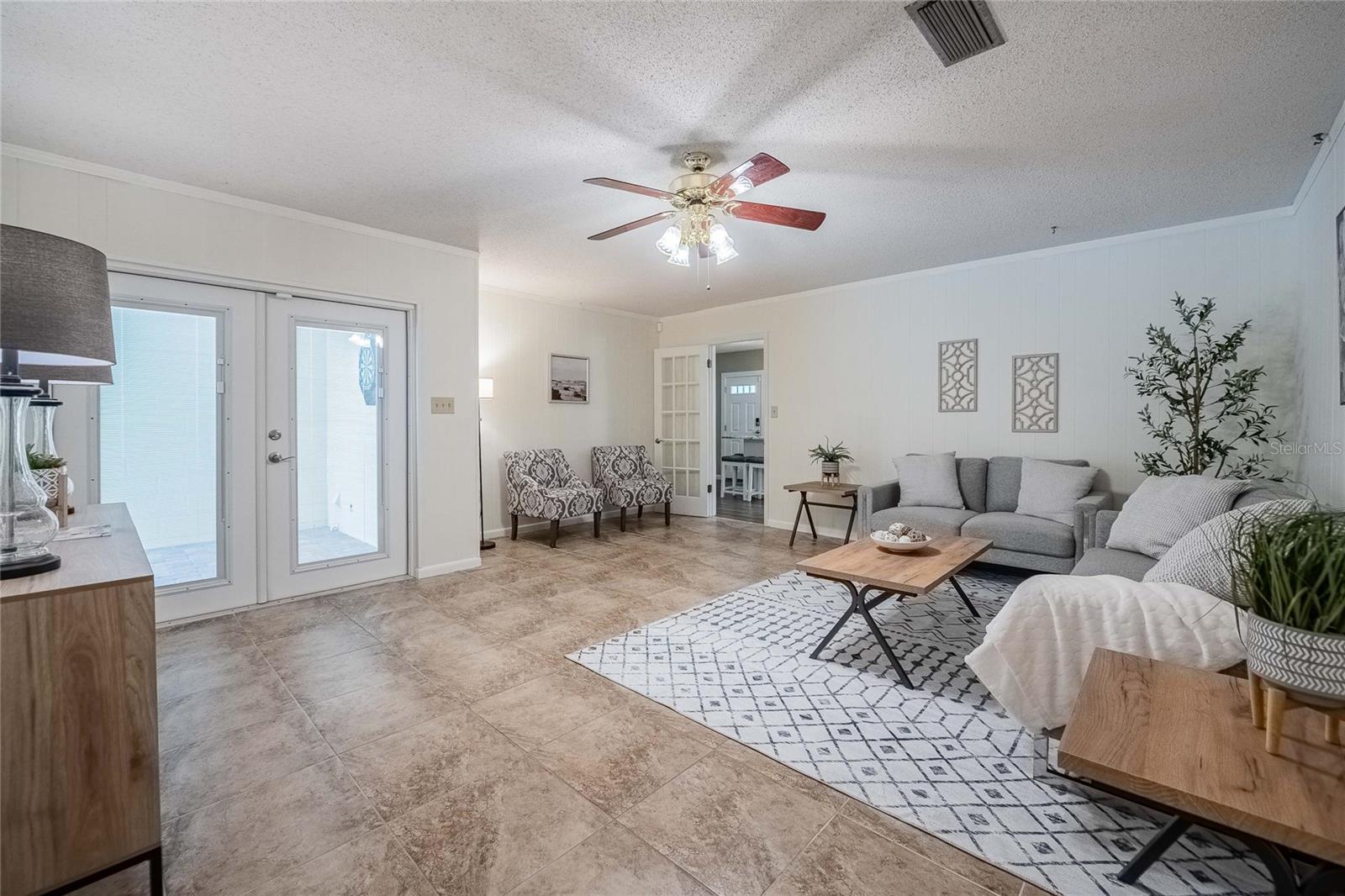 Image 18 of 52 For 4006 Glen Garry Road W