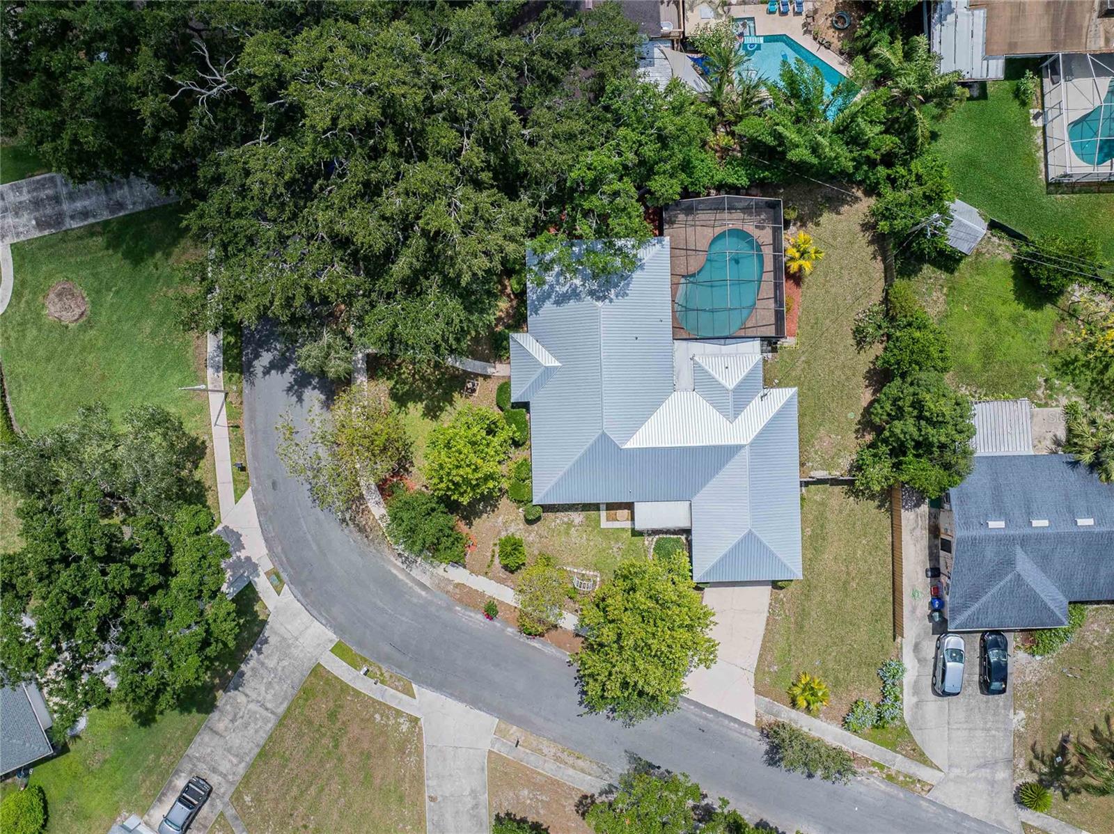 Image 2 of 52 For 4006 Glen Garry Road W