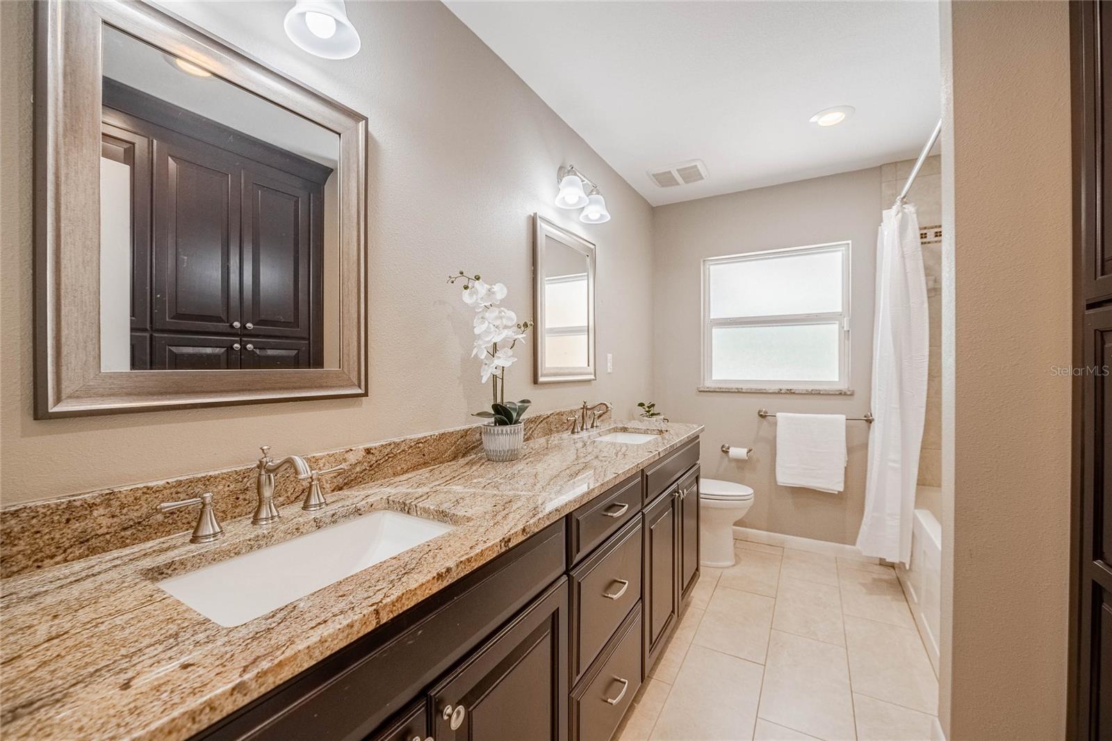 Image 20 of 52 For 4006 Glen Garry Road W