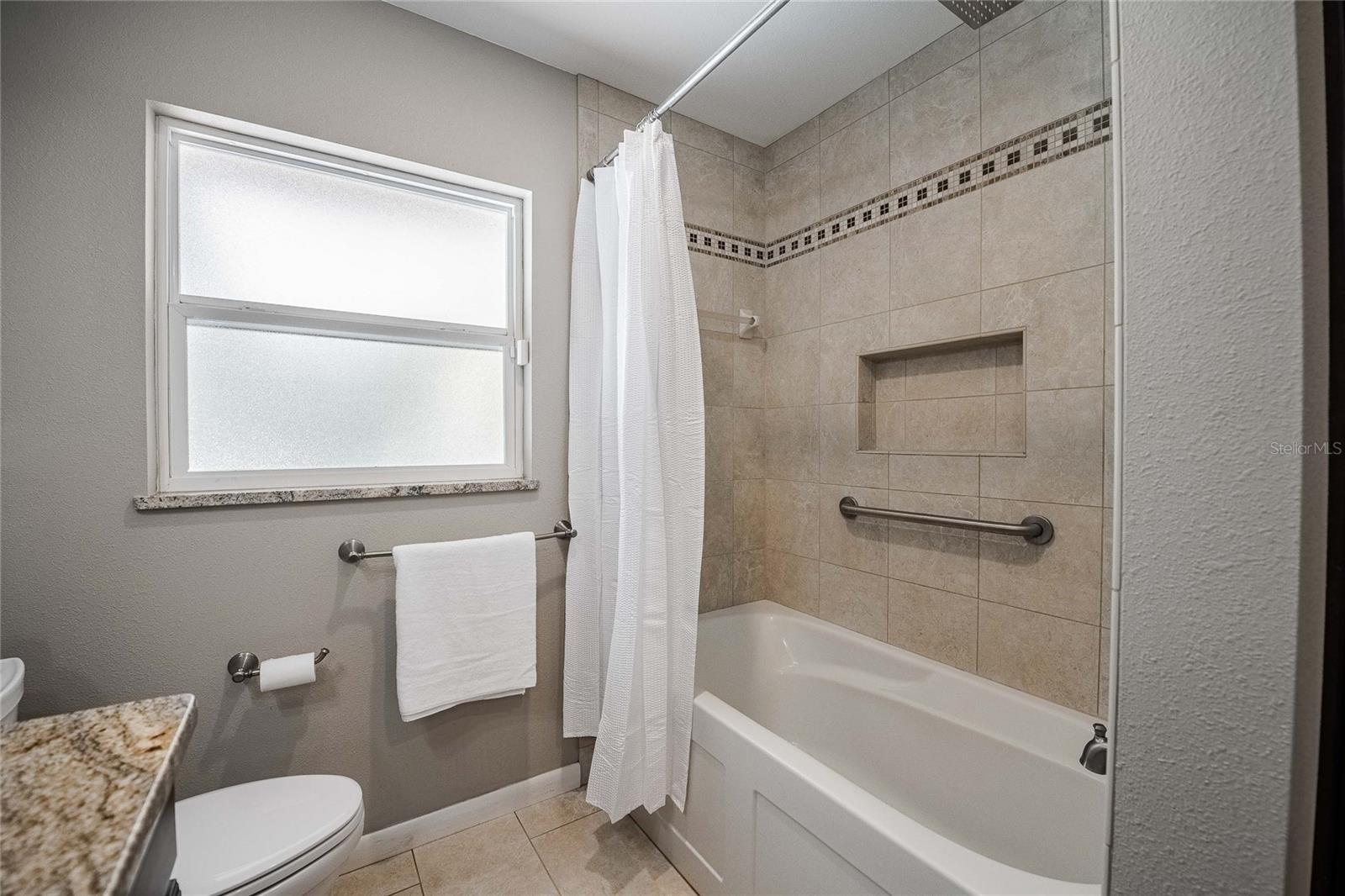 Image 21 of 52 For 4006 Glen Garry Road W