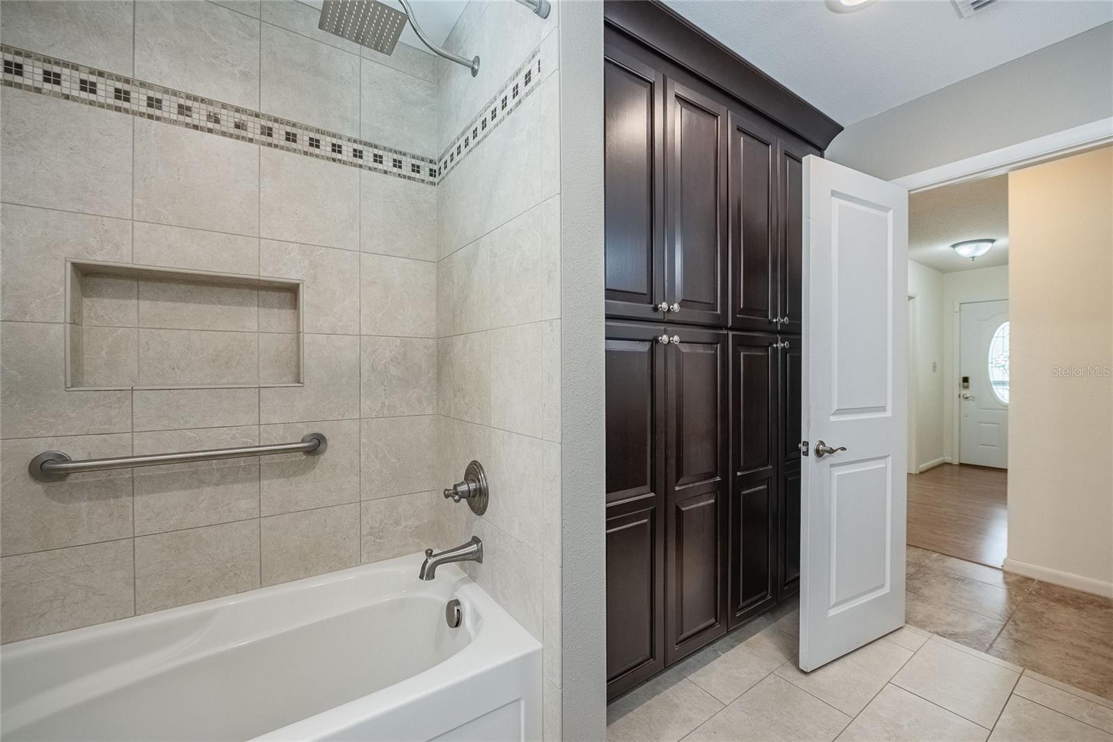 Image 22 of 52 For 4006 Glen Garry Road W