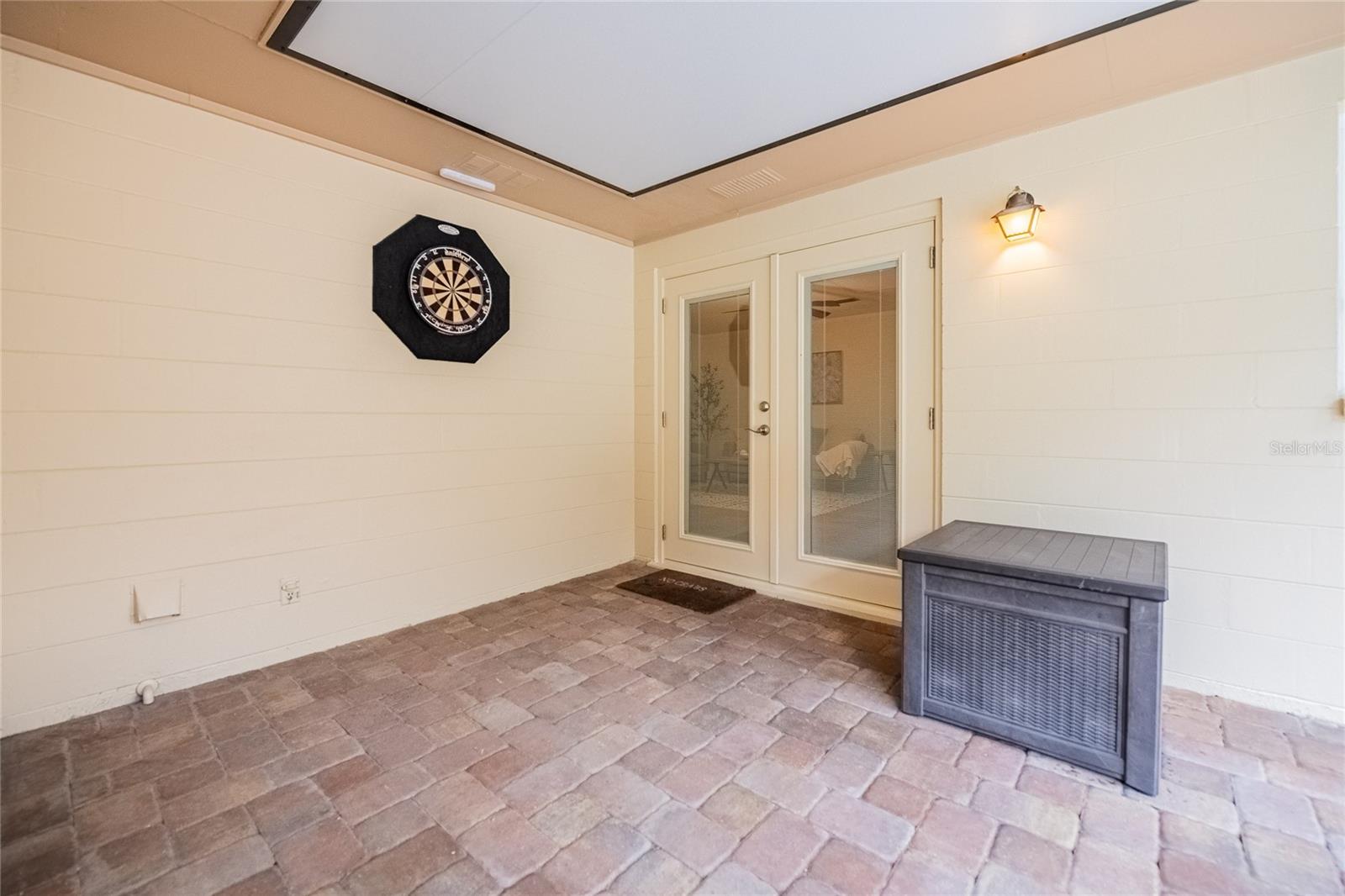 Image 32 of 52 For 4006 Glen Garry Road W