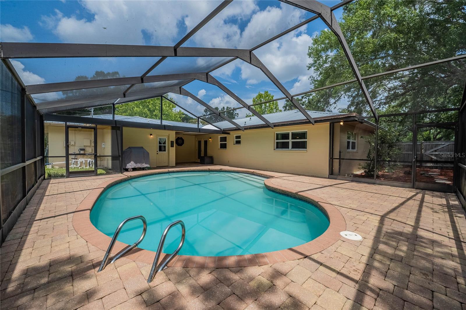 Image 35 of 52 For 4006 Glen Garry Road W