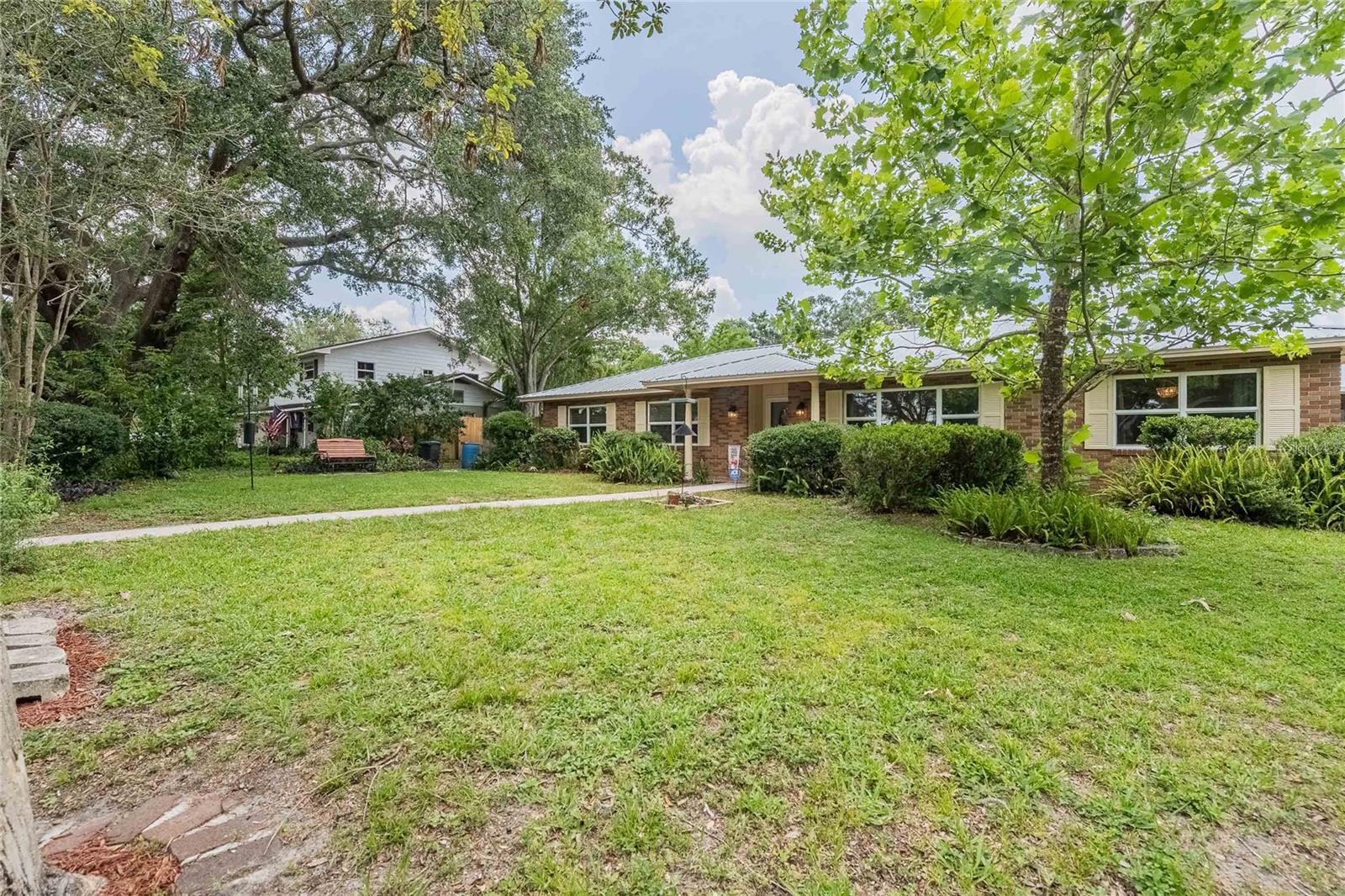 Image 4 of 52 For 4006 Glen Garry Road W