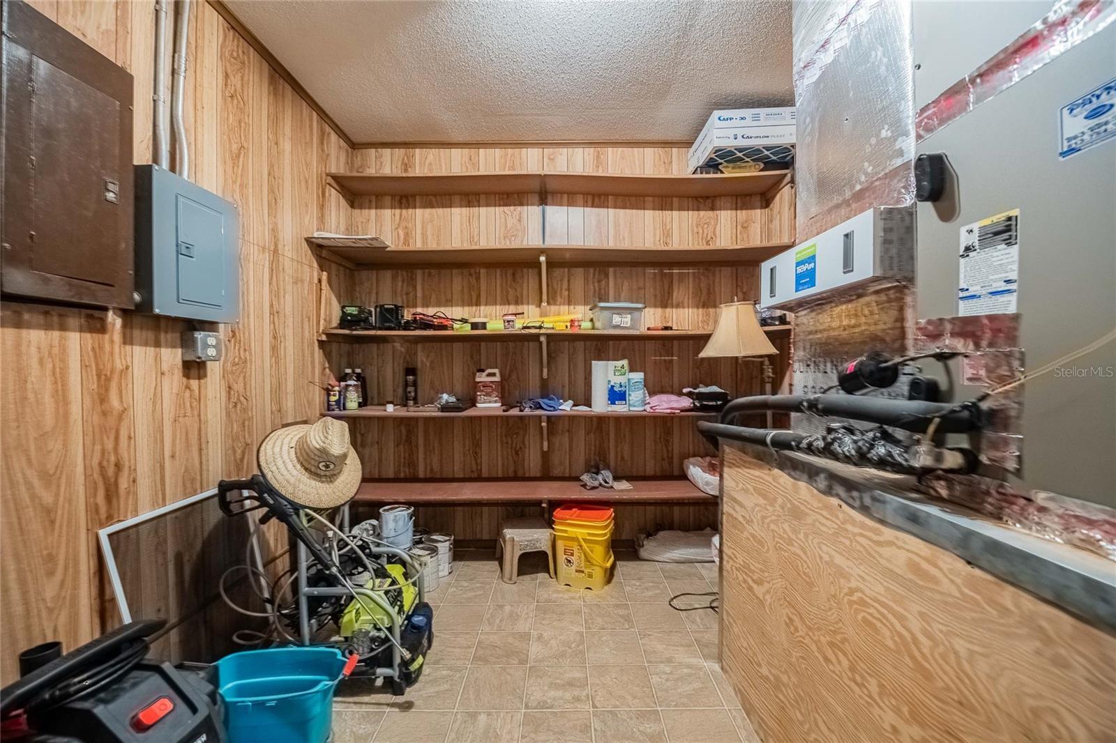Image 41 of 52 For 4006 Glen Garry Road W