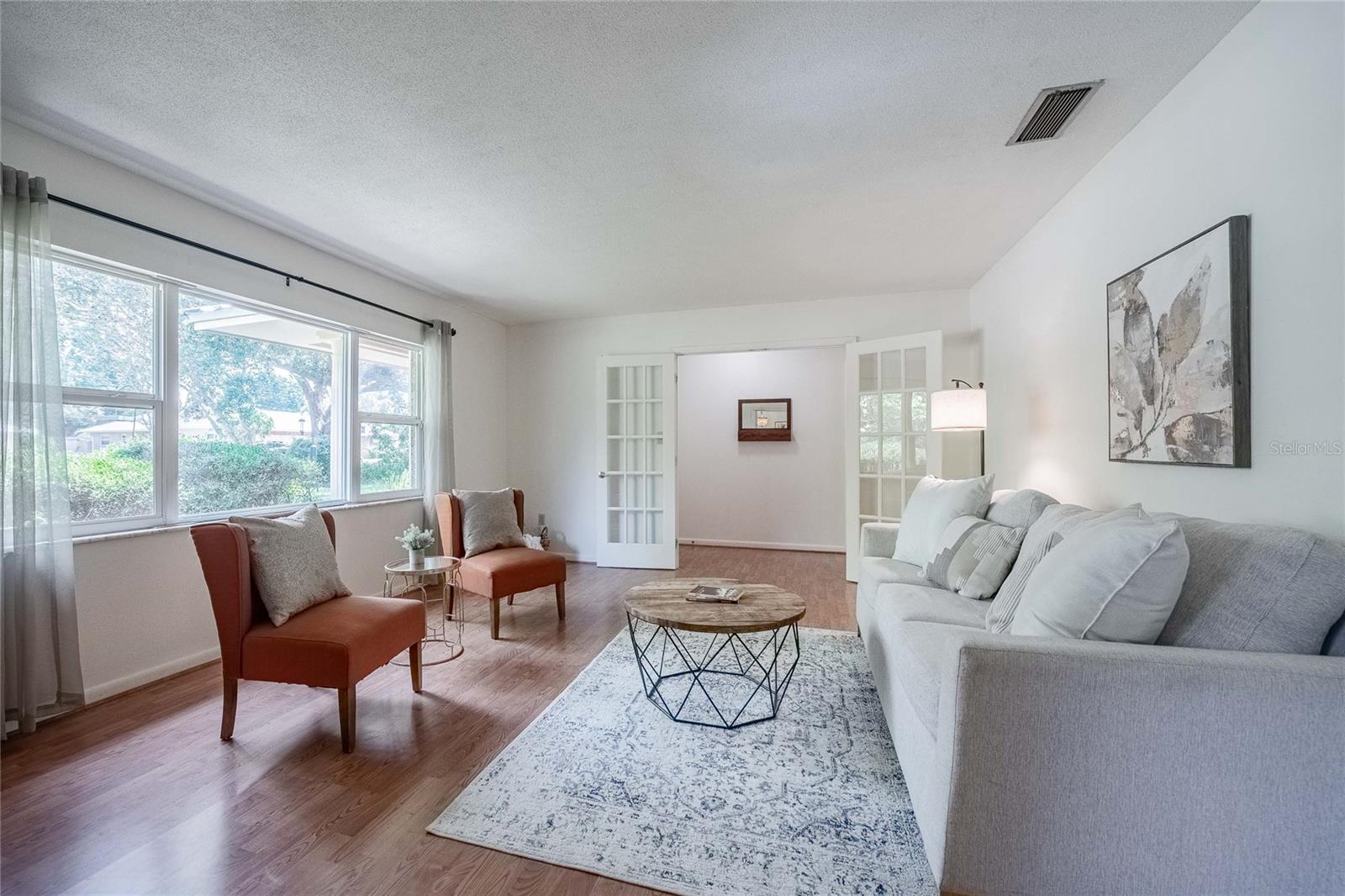 Image 6 of 52 For 4006 Glen Garry Road W