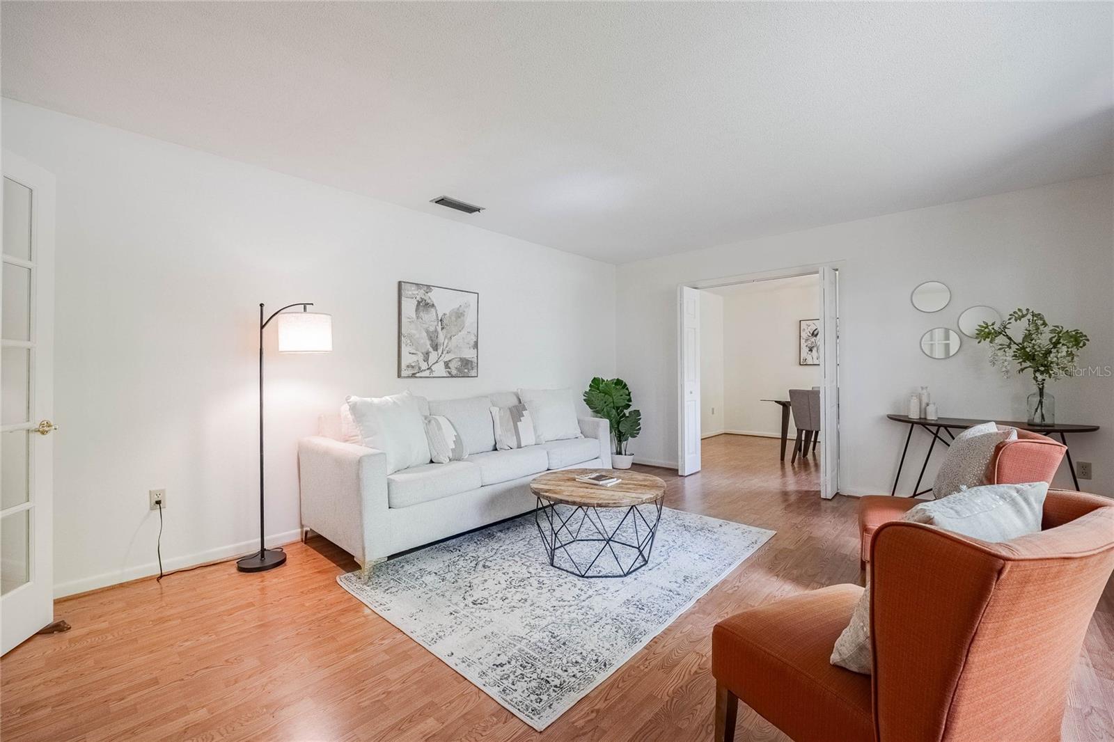 Image 7 of 52 For 4006 Glen Garry Road W