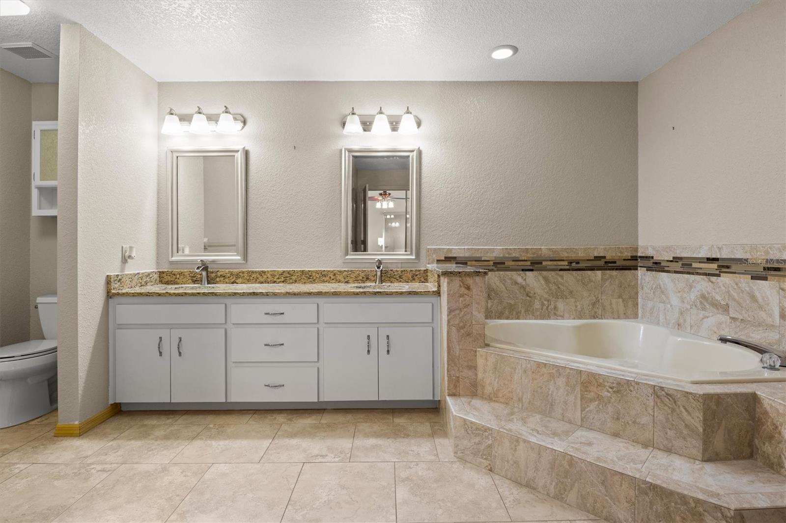 Image 19 of 55 For 7932 Ridge Pointe Drive W