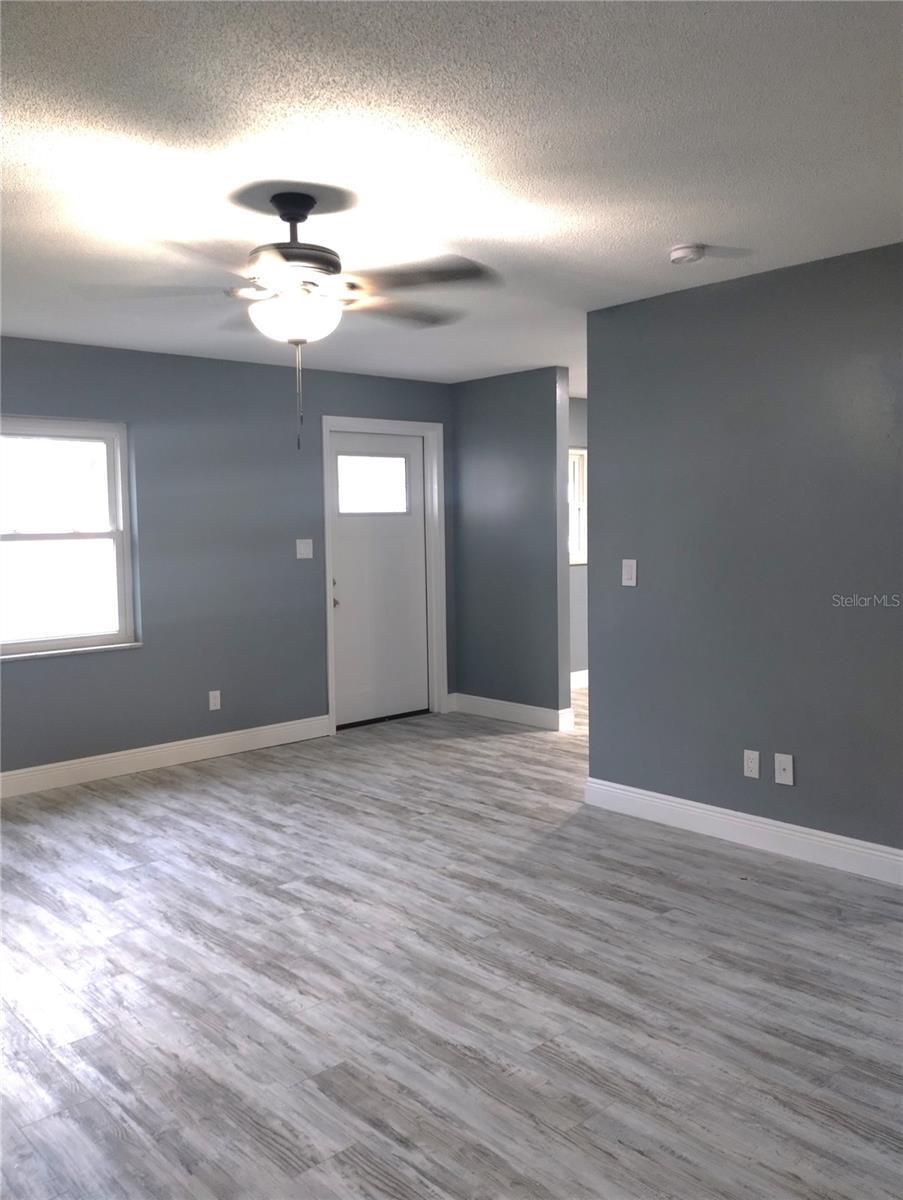 Image 3 of 24 For 123 Tremont Drive Se