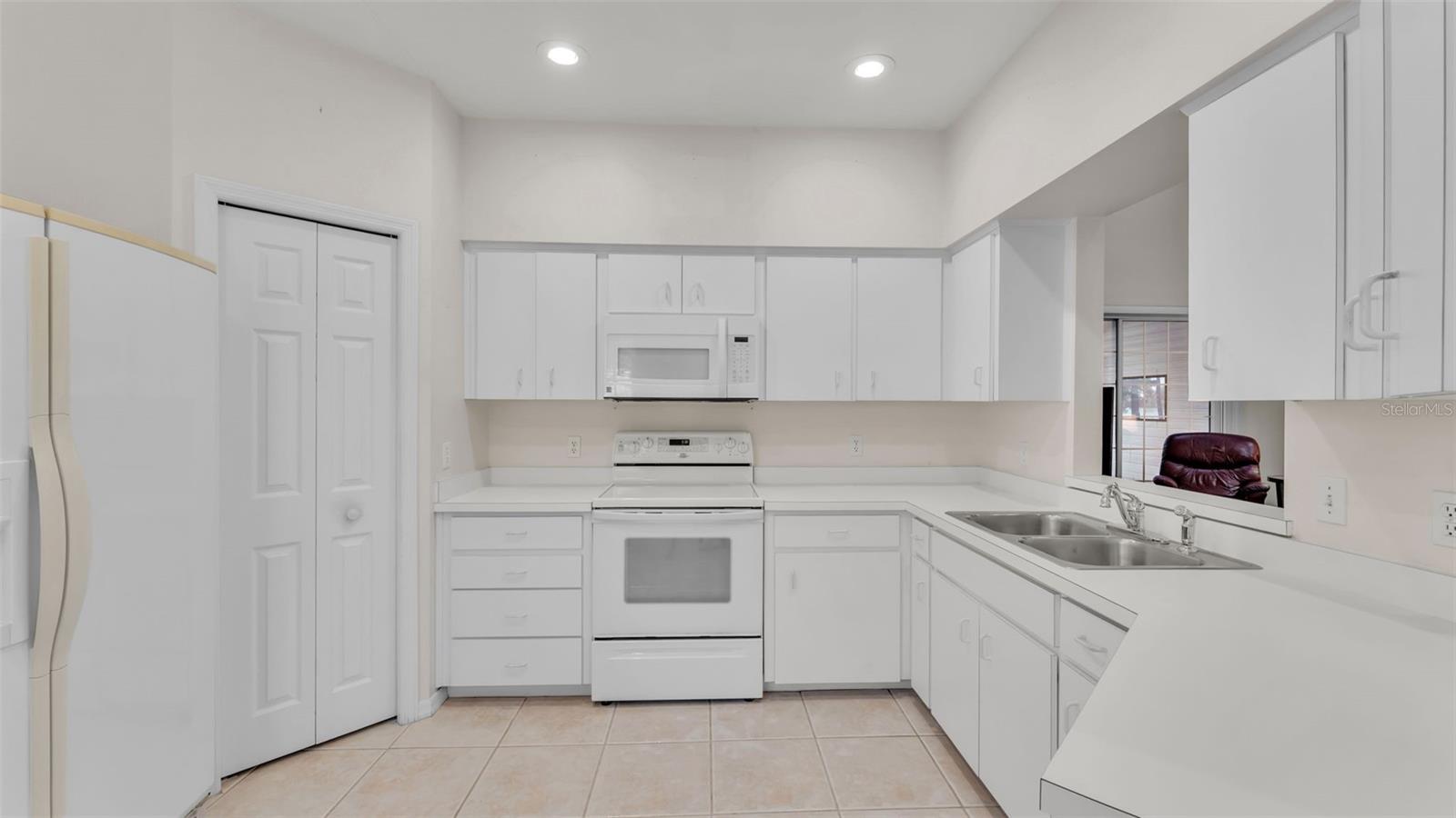 Image 3 of 36 For 3107 Stonewater Drive