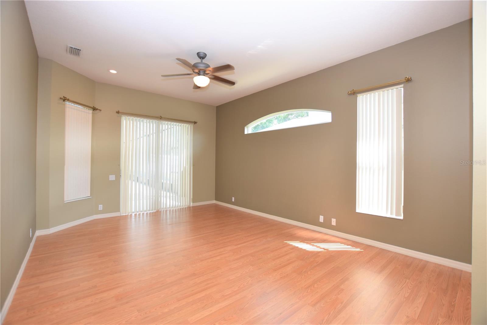 Image 18 of 43 For 2218 Longleaf Circle