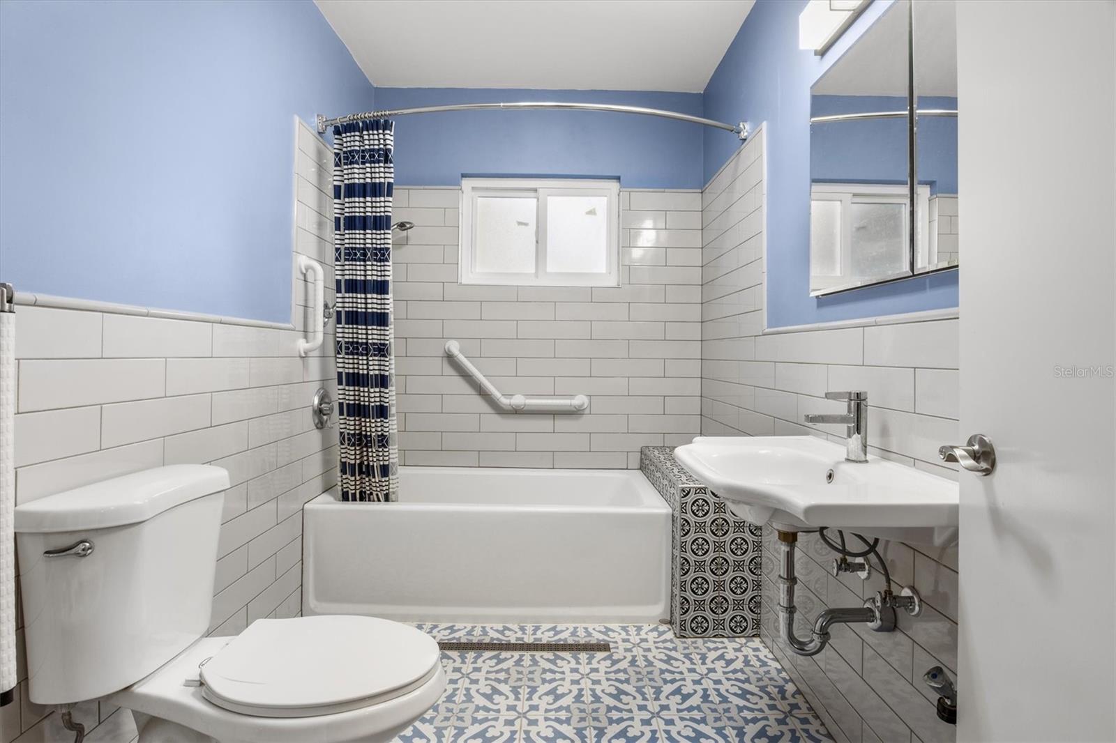 Image 24 of 30 For 545 Prado Place