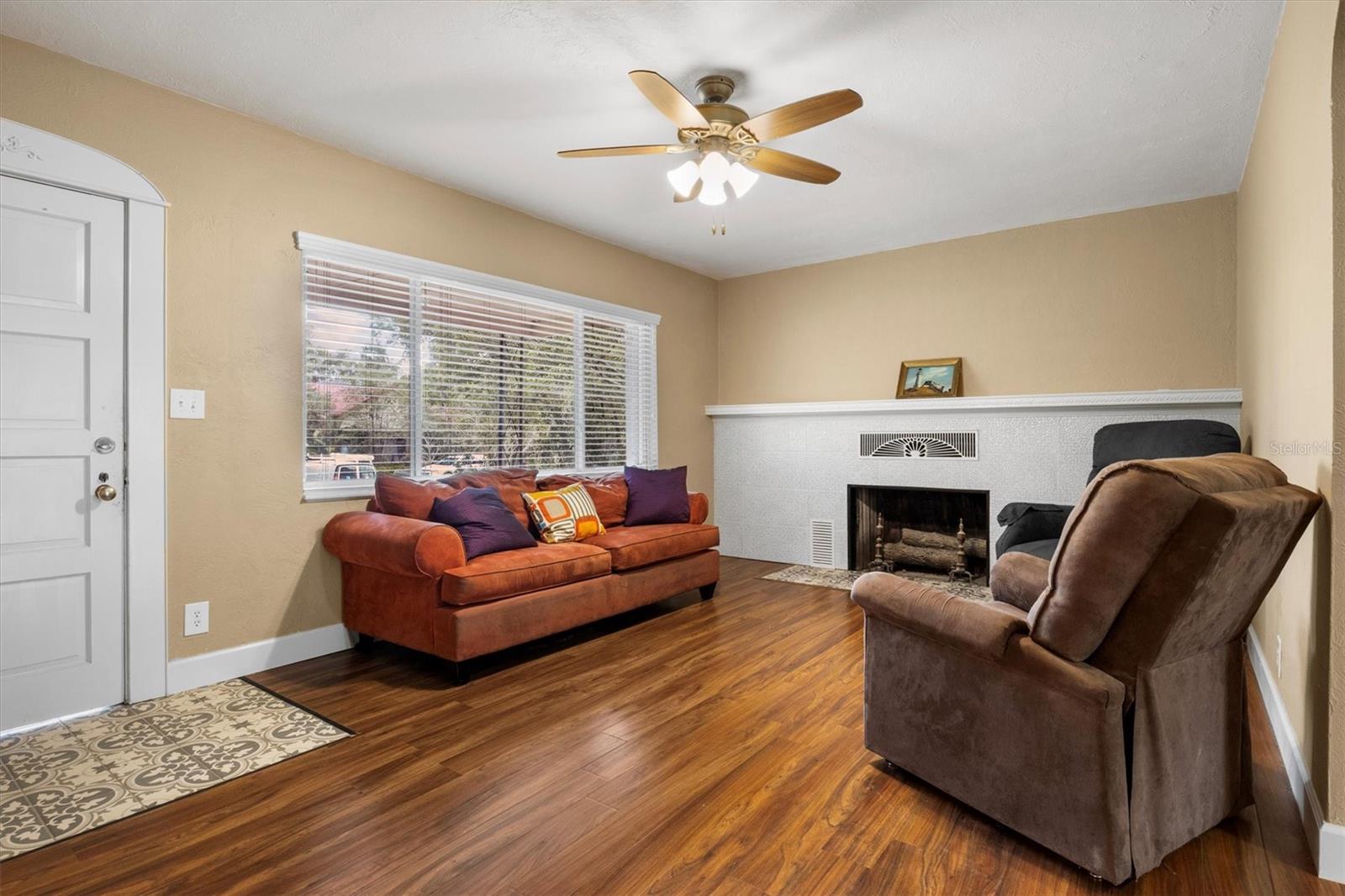 Image 4 of 30 For 545 Prado Place
