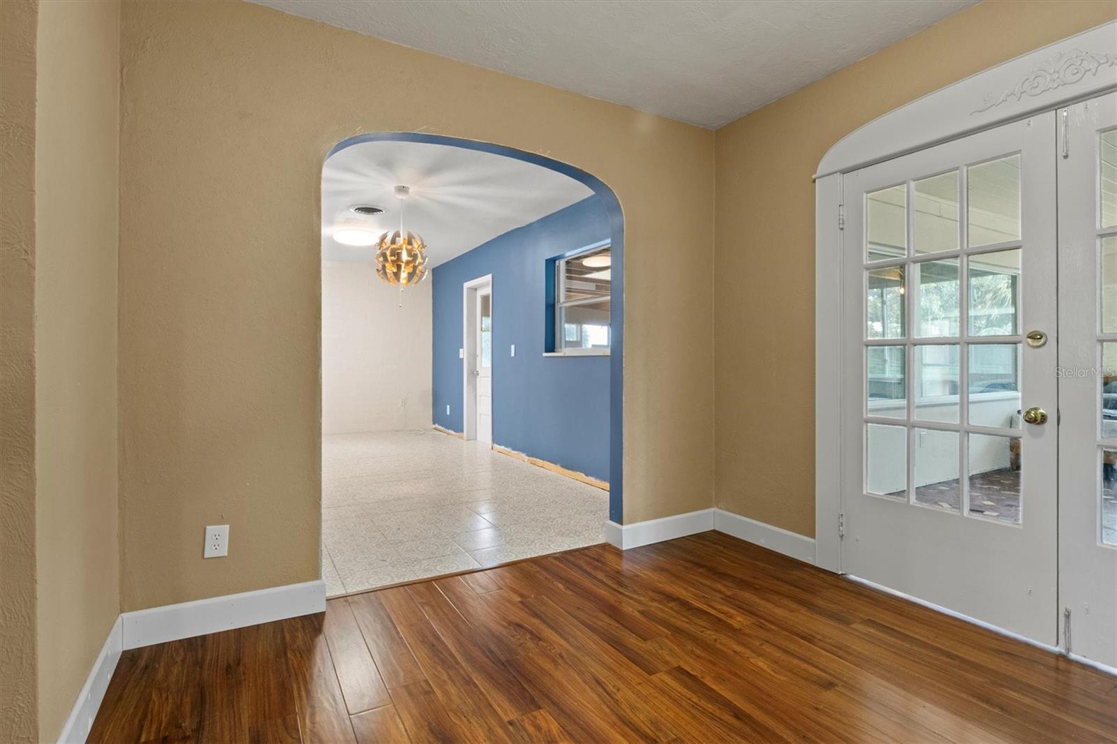 Image 5 of 30 For 545 Prado Place