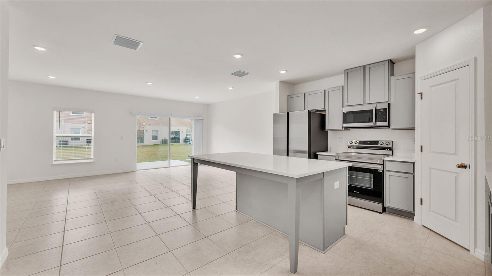Image 9 of 30 For 3857 Academia Avenue