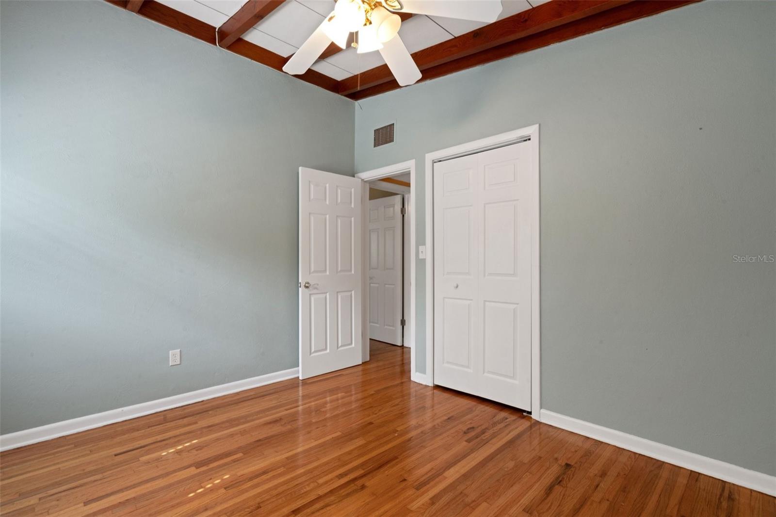 Image 18 of 33 For 941 Avon Avenue