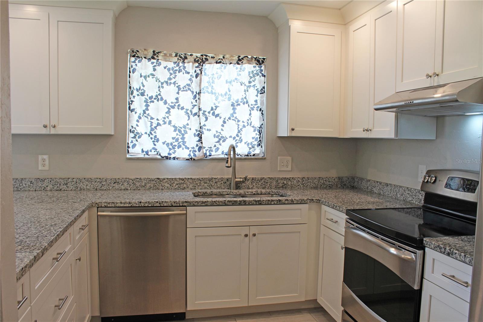 Image 13 of 41 For 1836 Crystal Lake Drive 54