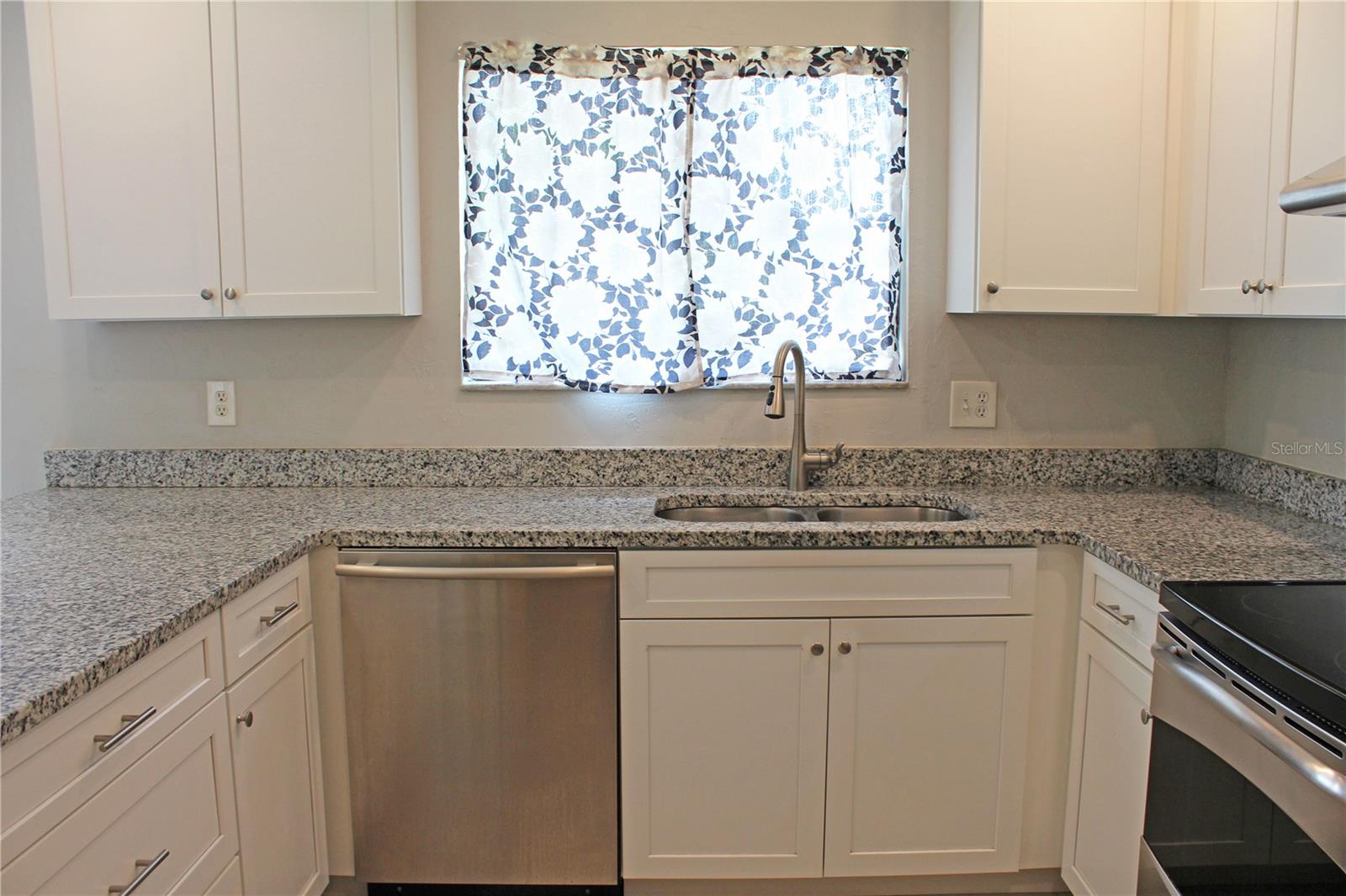 Image 14 of 41 For 1836 Crystal Lake Drive 54