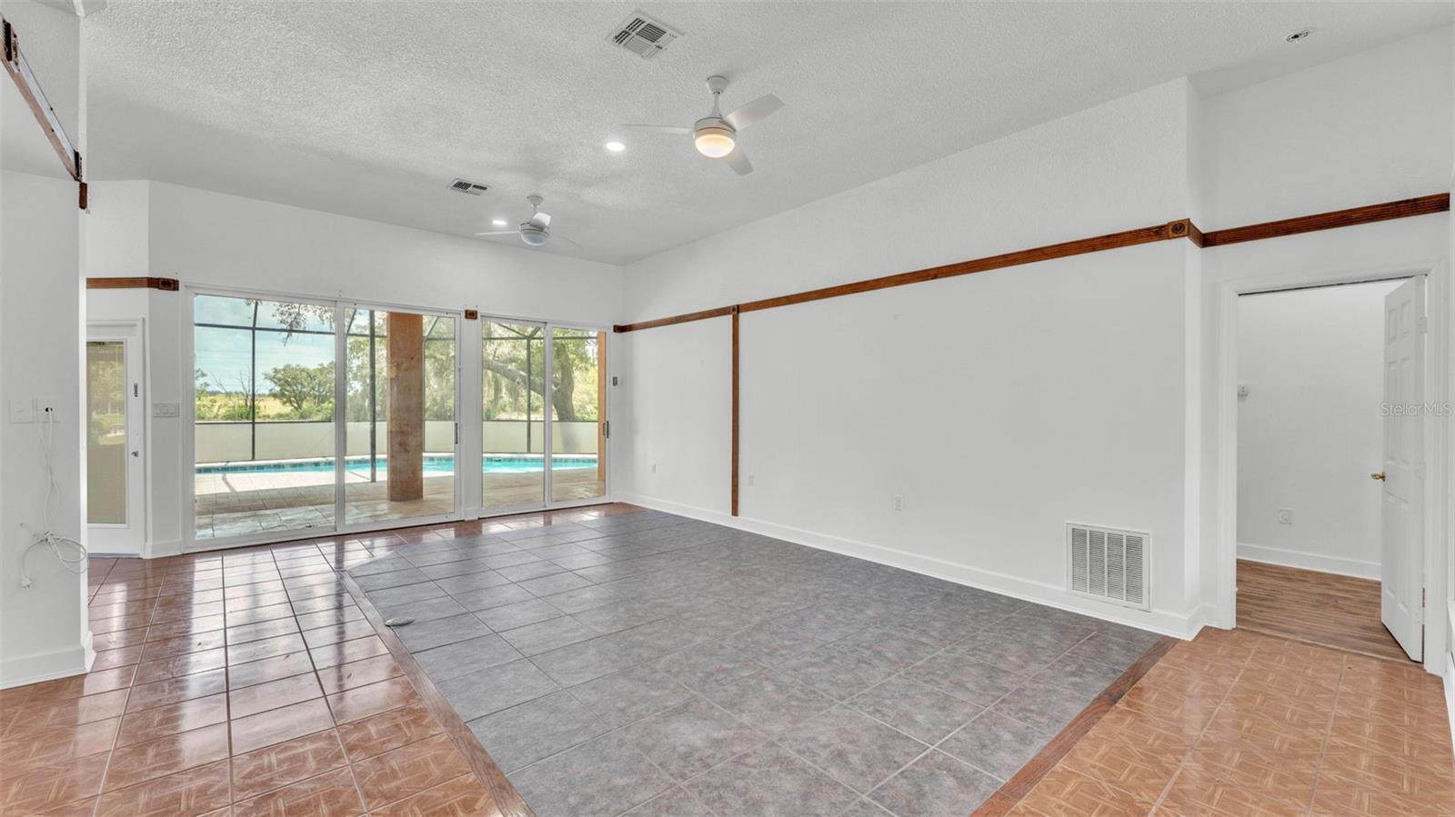 Image 17 of 66 For 5370 Boxtree Court