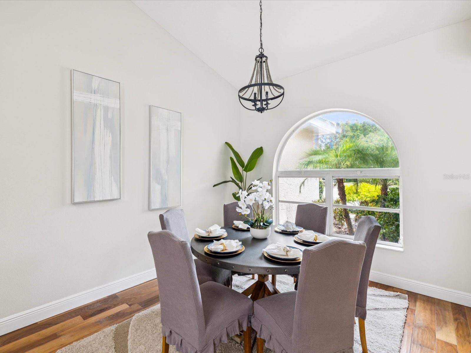Listing photo id 9 for 5903 Cachette De Riviera Court