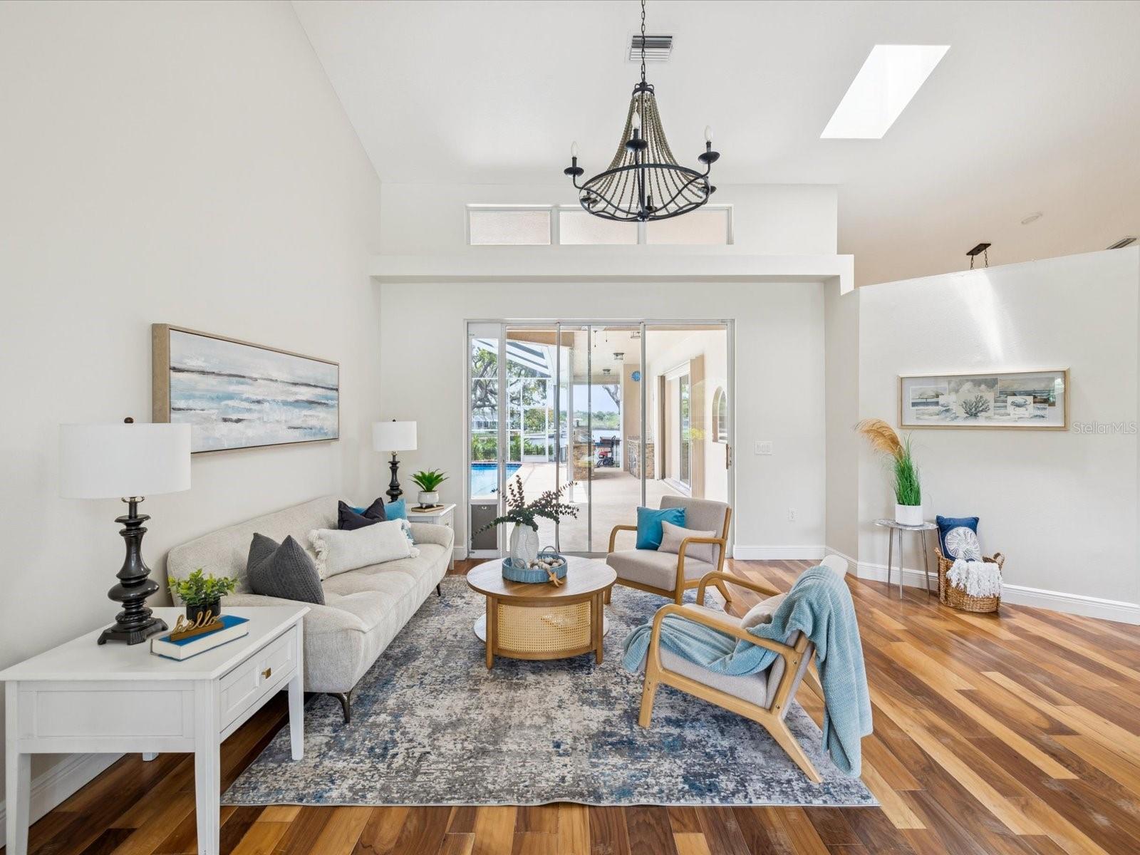 Listing photo id 11 for 5903 Cachette De Riviera Court