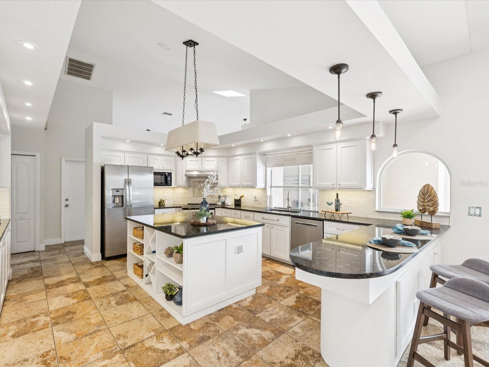 Listing photo id 18 for 5903 Cachette De Riviera Court
