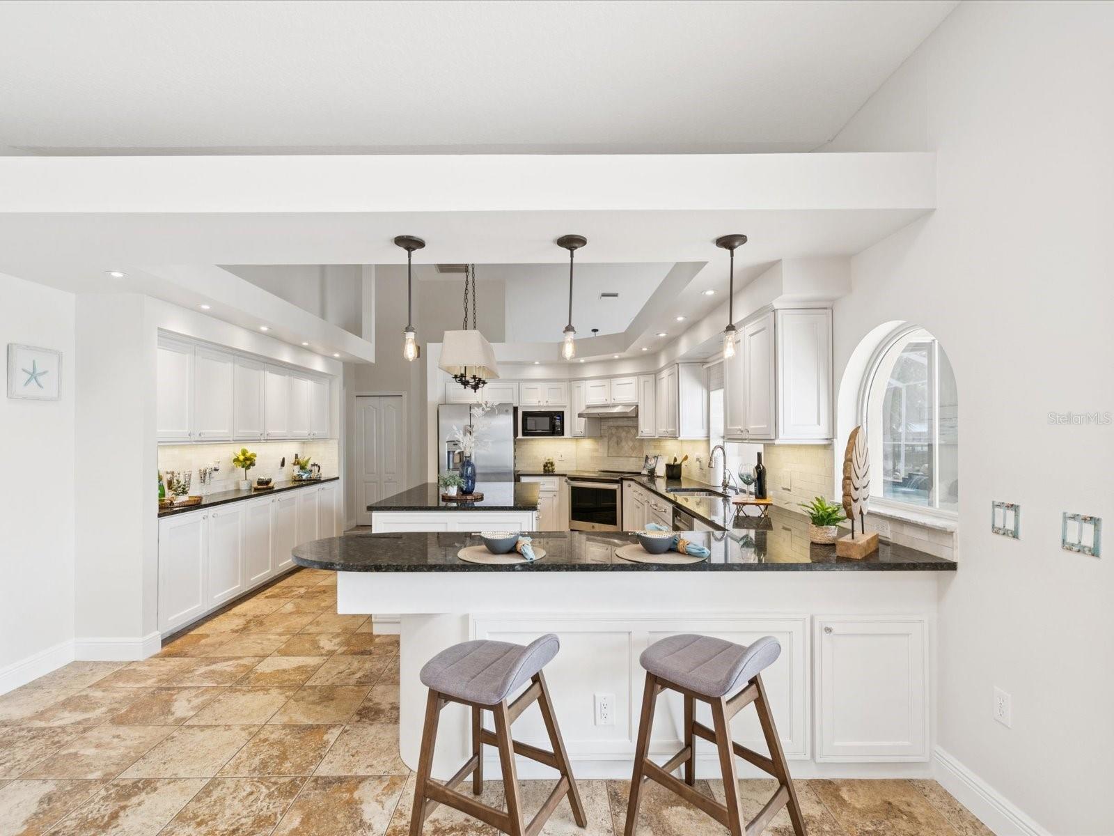 Listing photo id 20 for 5903 Cachette De Riviera Court