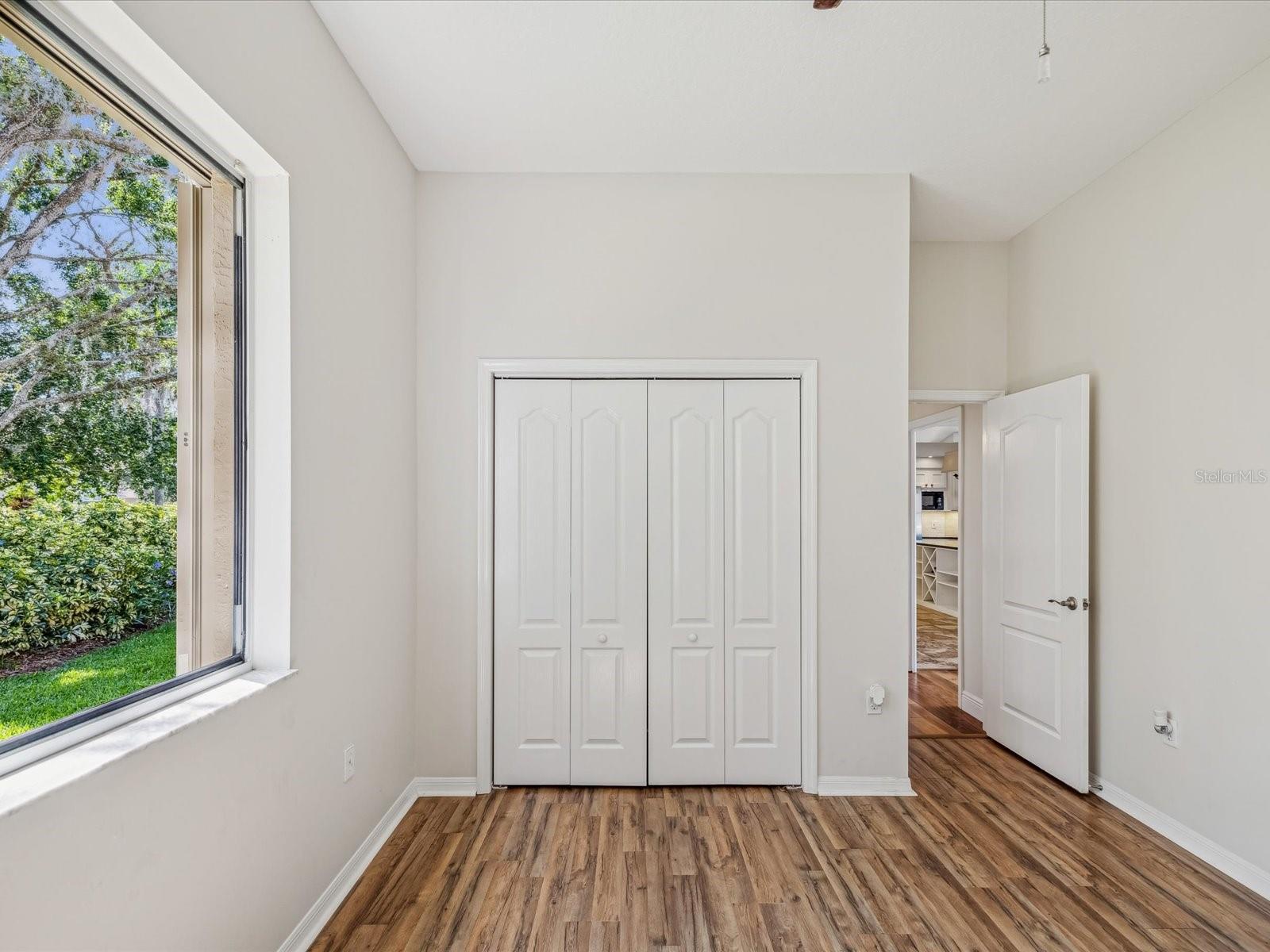 Listing photo id 25 for 5903 Cachette De Riviera Court