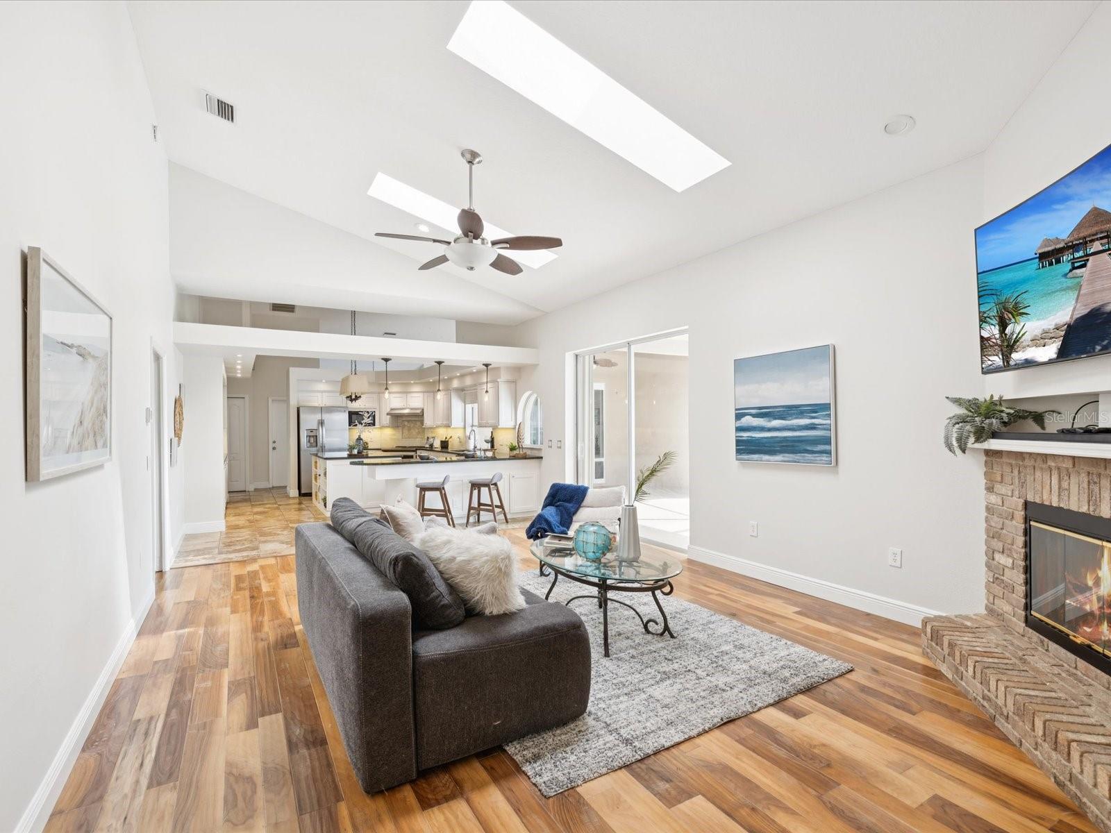 Listing photo id 2 for 5903 Cachette De Riviera Court