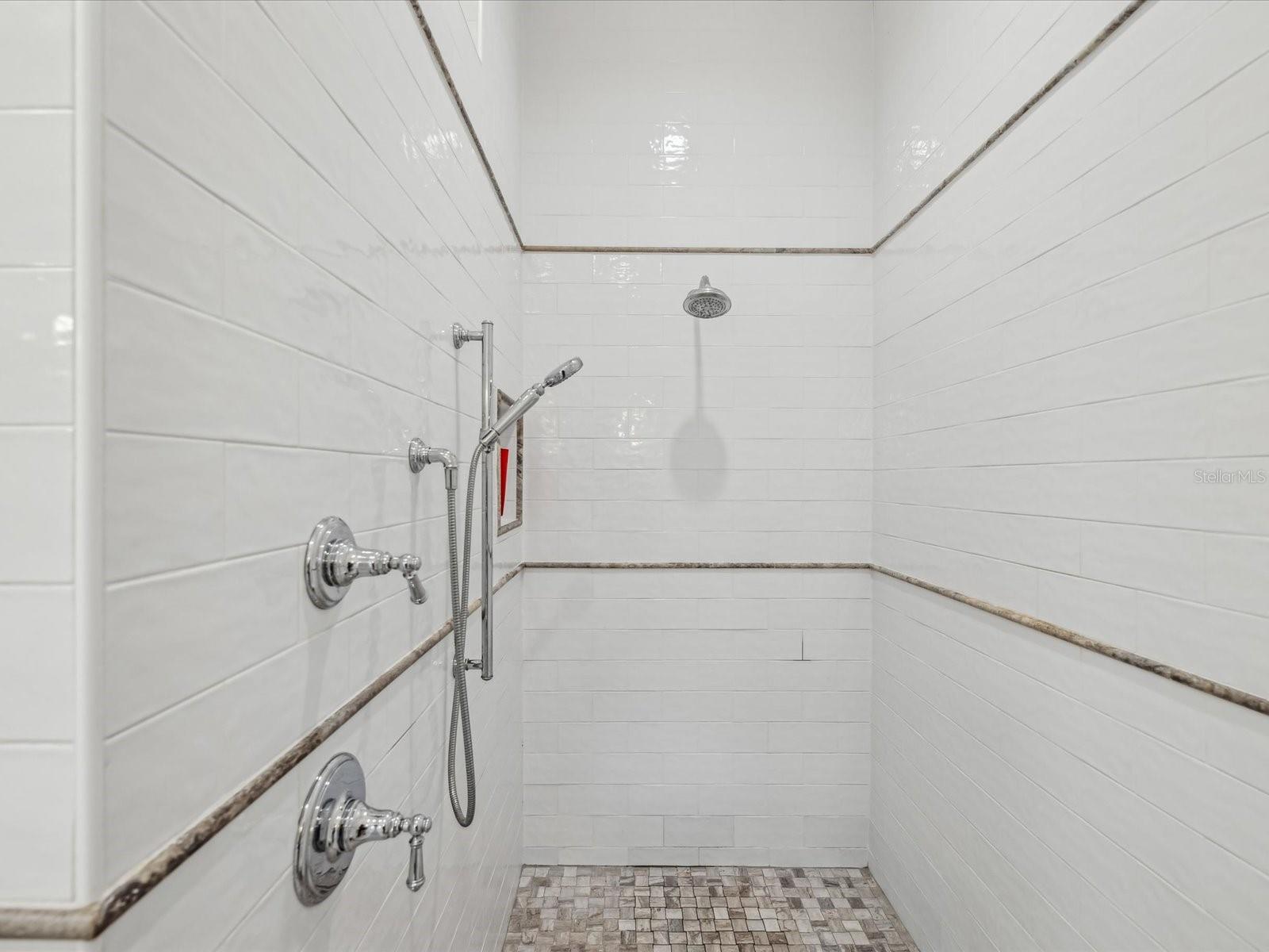 Listing photo id 39 for 5903 Cachette De Riviera Court