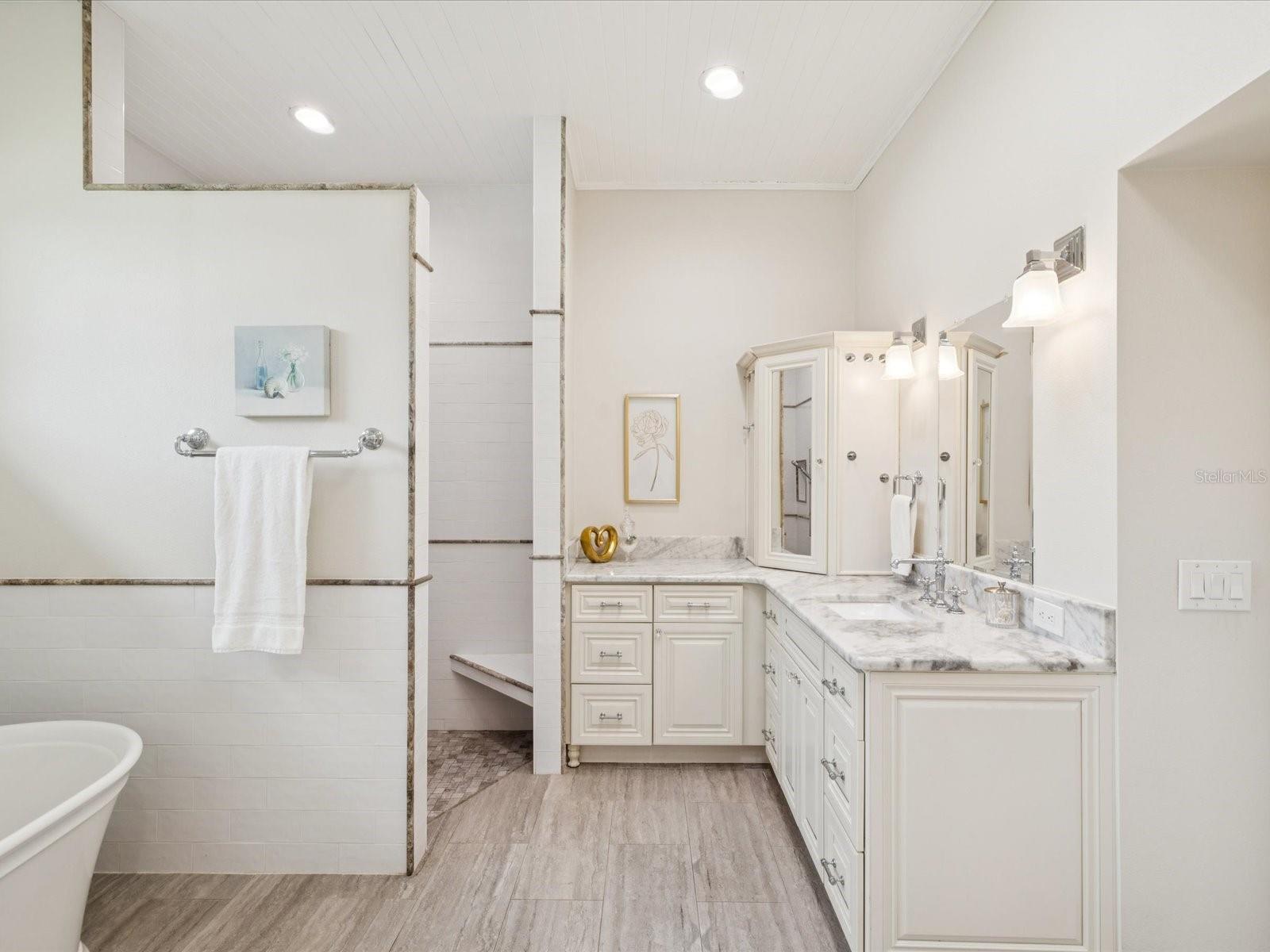Listing photo id 41 for 5903 Cachette De Riviera Court