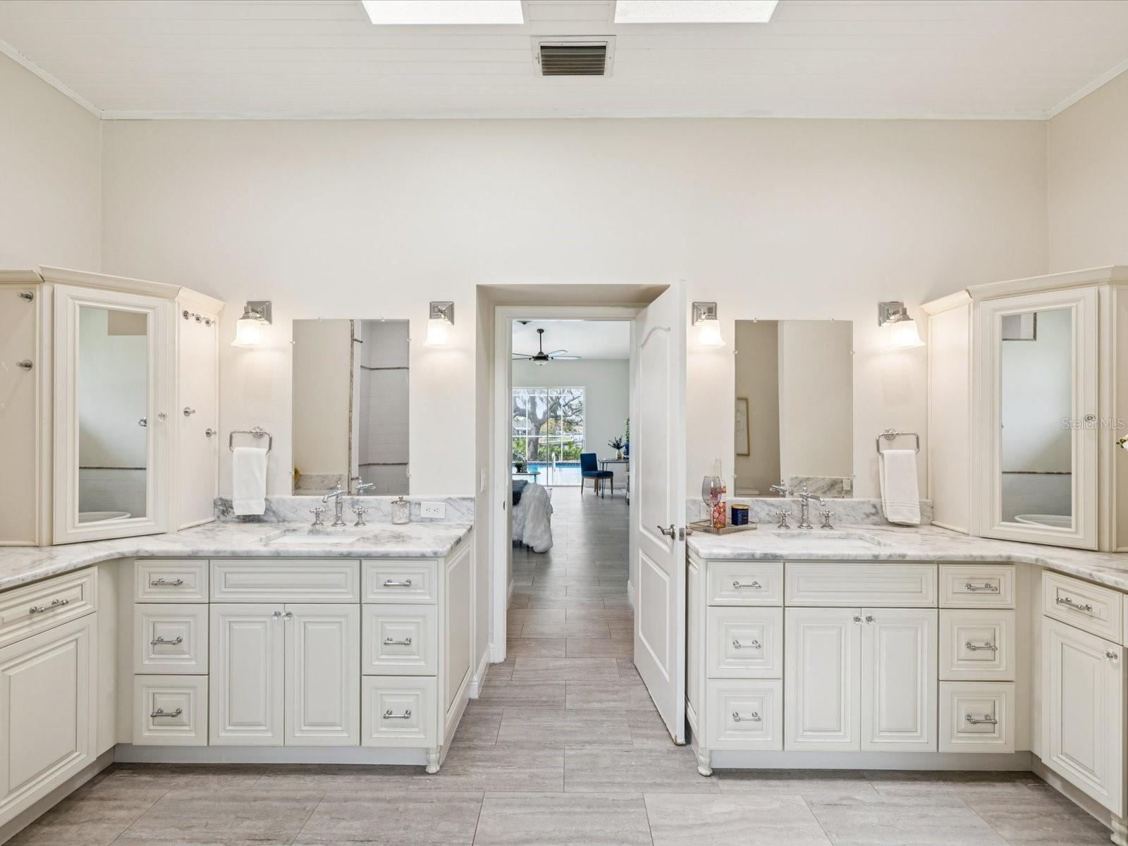 Listing photo id 42 for 5903 Cachette De Riviera Court