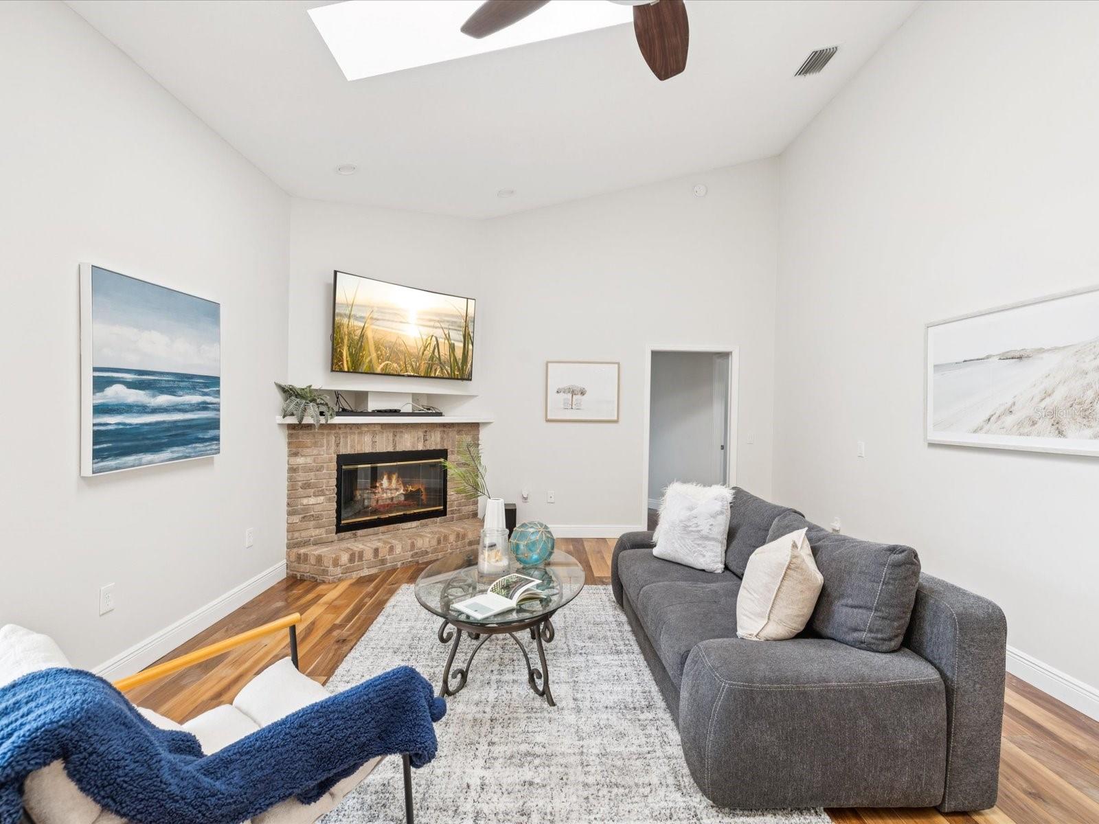 Listing photo id 4 for 5903 Cachette De Riviera Court