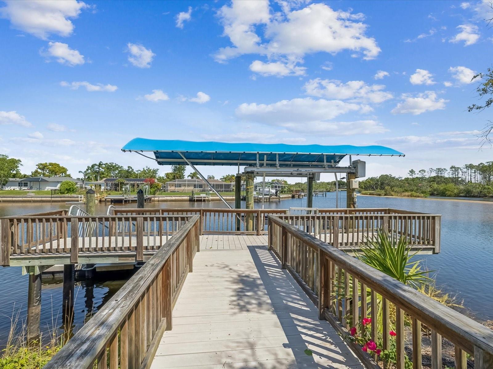 Listing photo id 58 for 5903 Cachette De Riviera Court