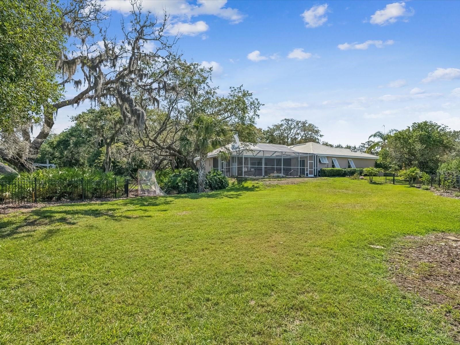 Listing photo id 63 for 5903 Cachette De Riviera Court