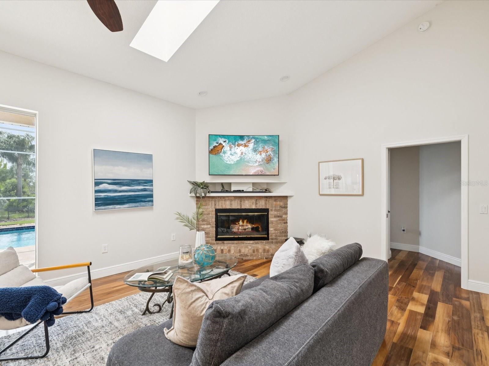 Listing photo id 5 for 5903 Cachette De Riviera Court