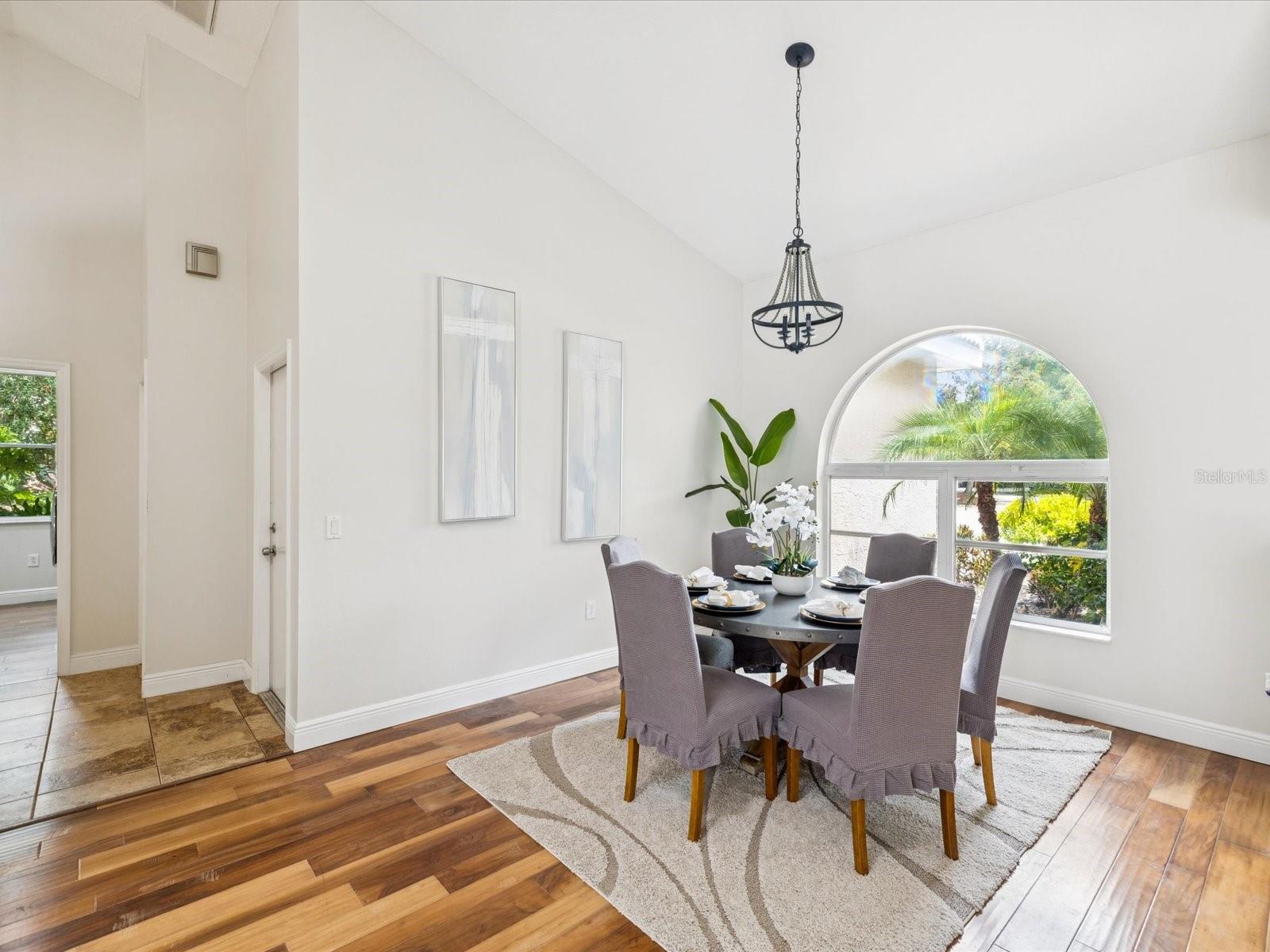 Listing photo id 7 for 5903 Cachette De Riviera Court