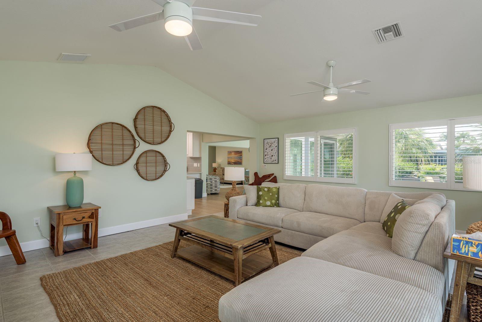 Listing photo id 10 for 3626 Corsair Court