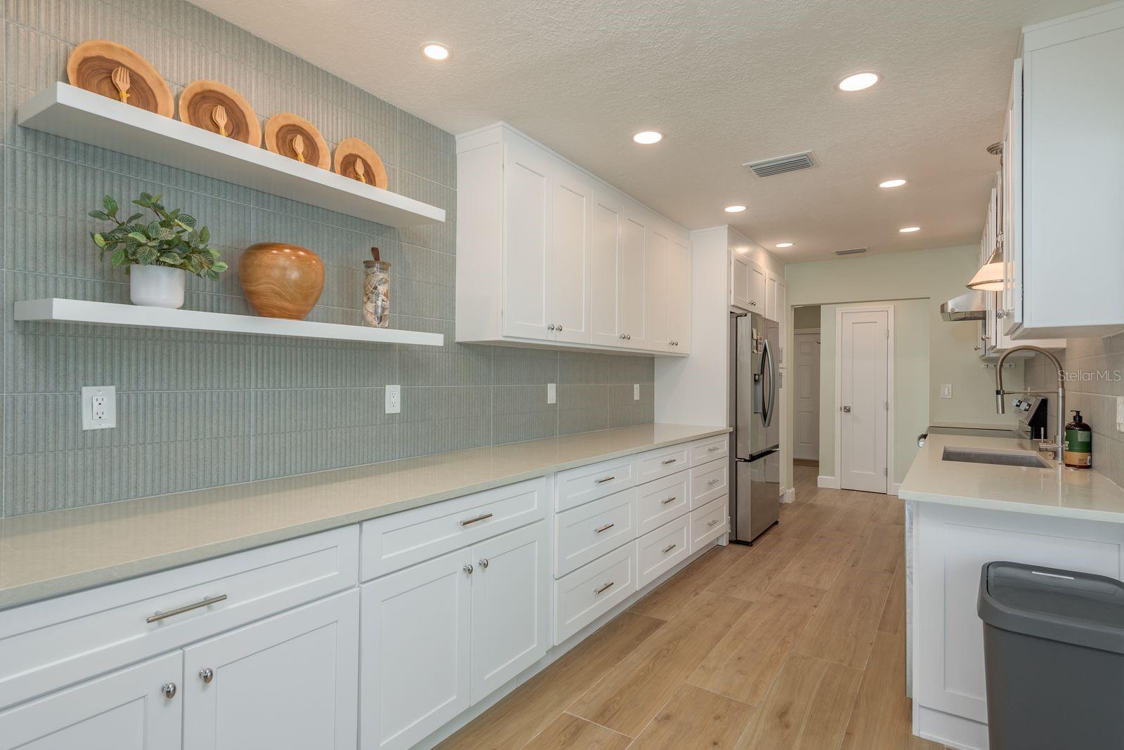 Listing photo id 11 for 3626 Corsair Court