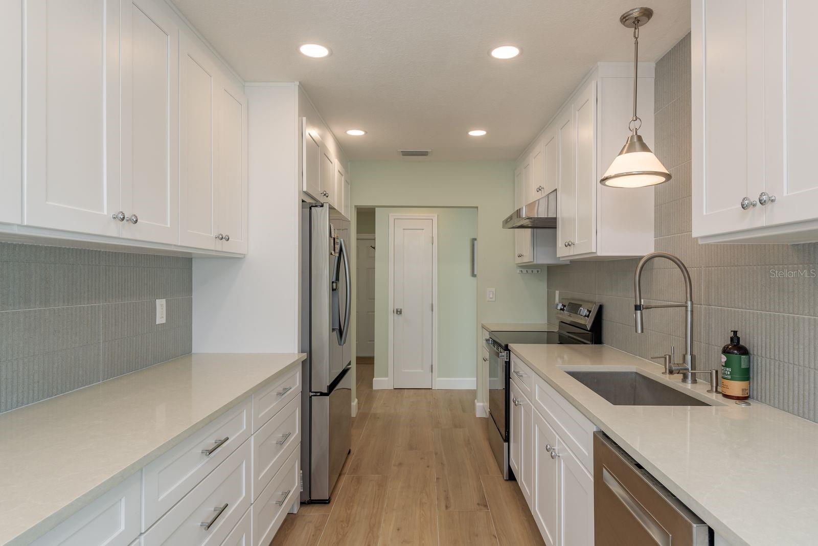 Listing photo id 12 for 3626 Corsair Court