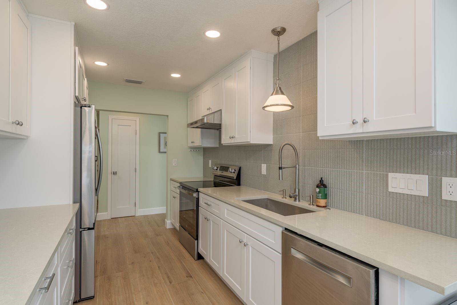 Listing photo id 13 for 3626 Corsair Court