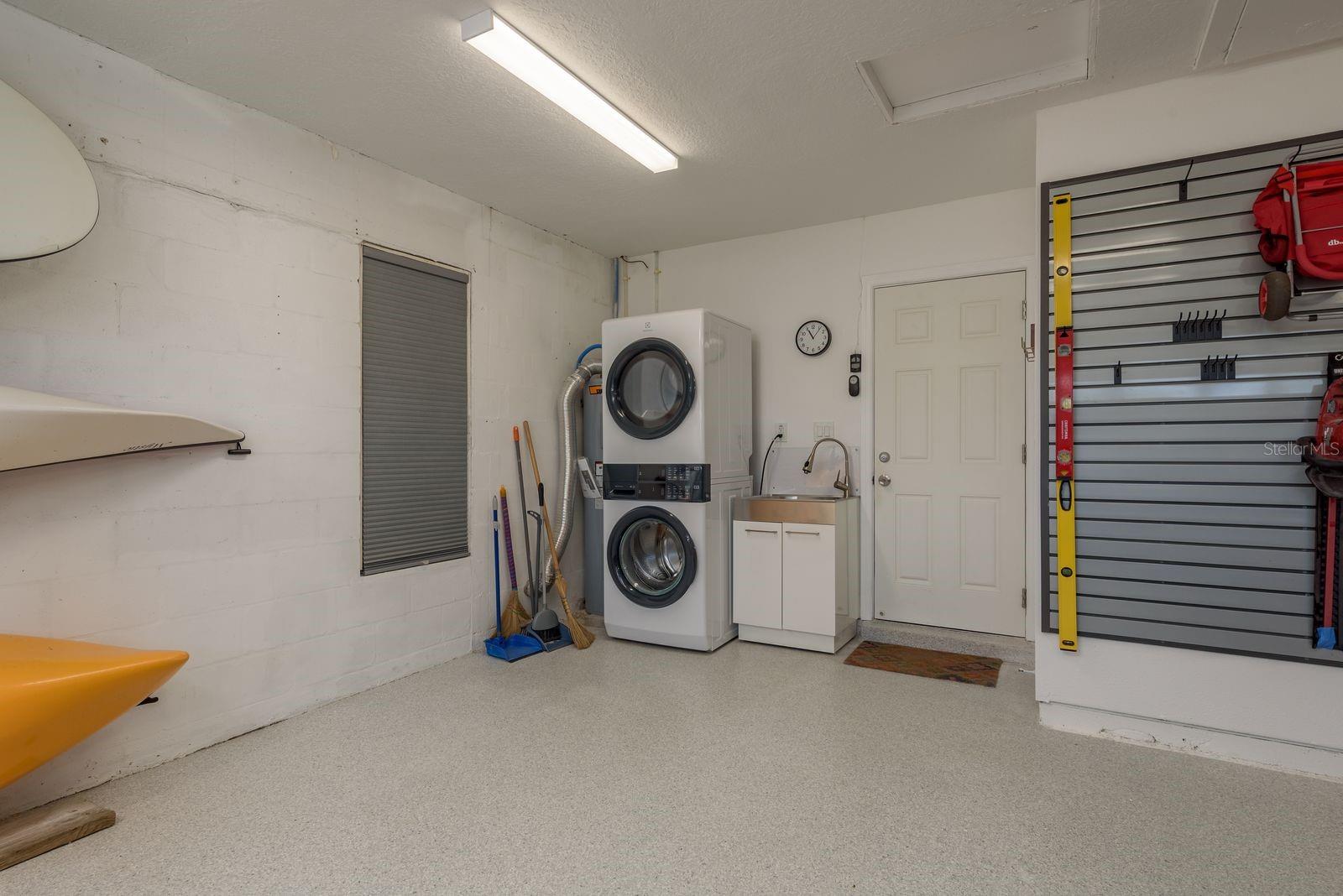 Listing photo id 25 for 3626 Corsair Court
