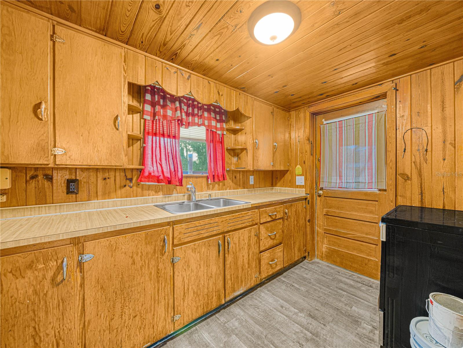 Image 11 of 23 For 2120 Dille Street