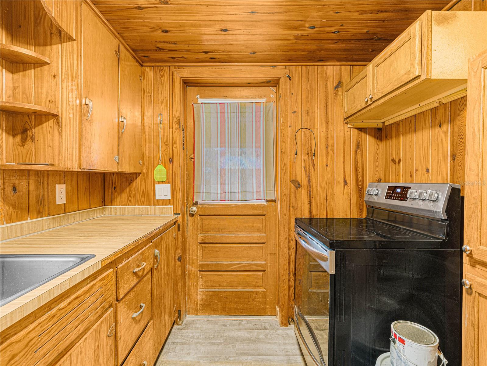Image 12 of 23 For 2120 Dille Street