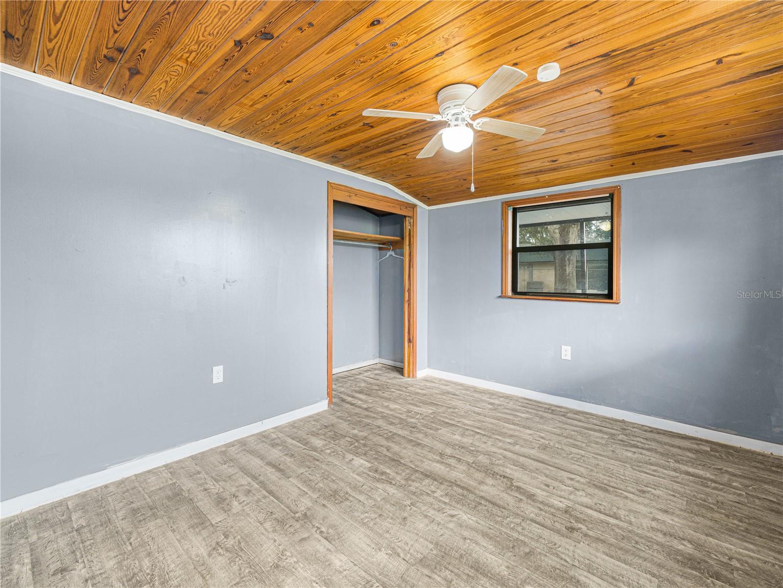 Image 14 of 23 For 2120 Dille Street