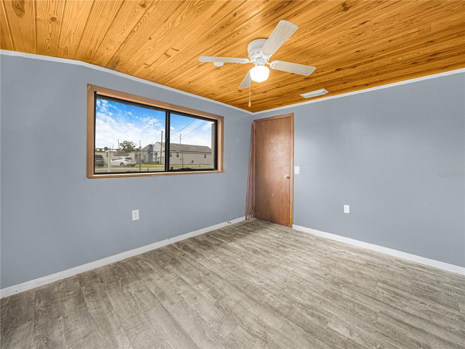 Image 15 of 23 For 2120 Dille Street